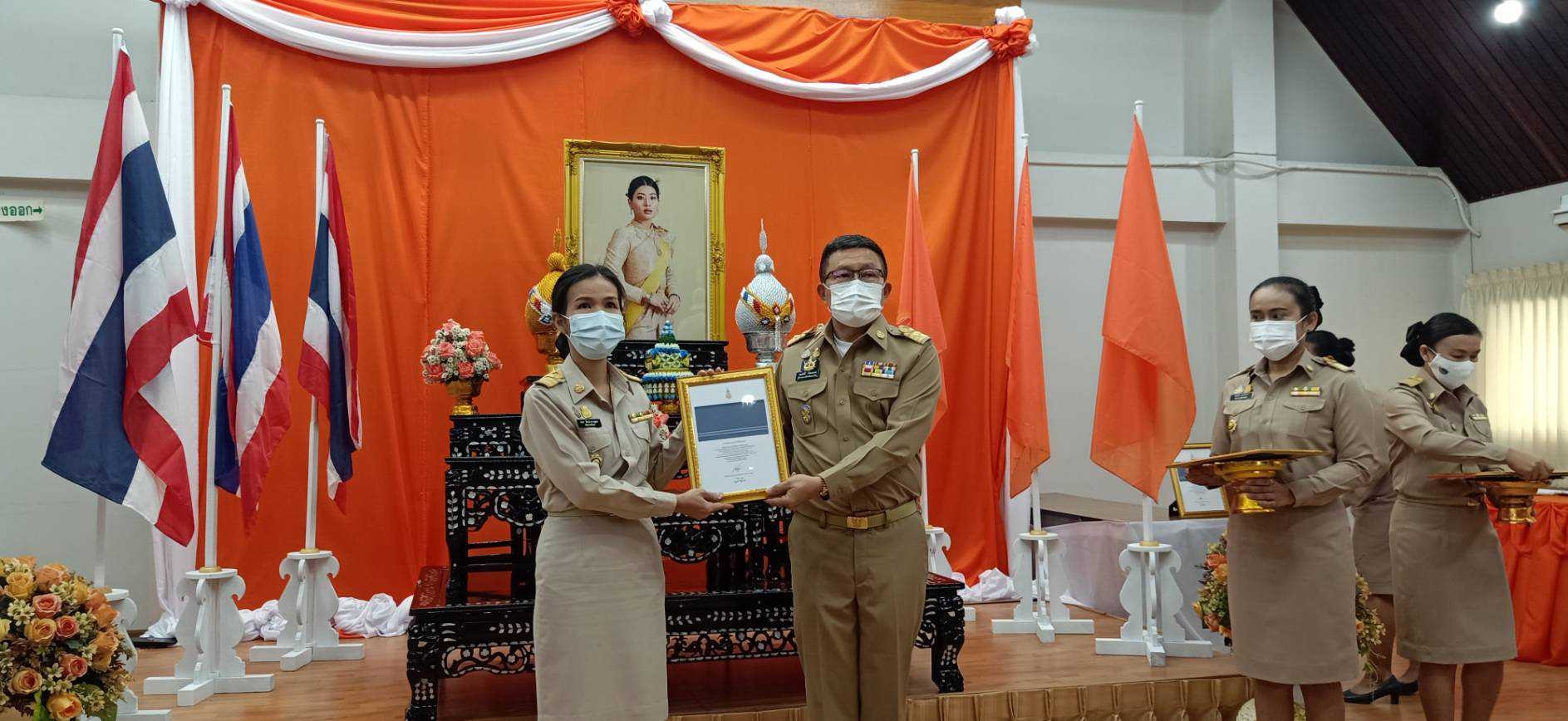 ? จังหวัดขอนแก่น : จัดพิธีลงนามถวายพระพรชัยมงคล สมเด็จพระเจ้าลูกเธอ เจ้าฟ้าสิริวัณณวรี นารีรัตนราชกัญญา เนื่องในโอกาสวันคล้ายวันประสูติ 8 มกราคม 2564 และพิธีมอบลายผ้า “ผ้ามัดหมี่ลายขอเจ้าฟ้าสิริวัณณวรีฯ” ?