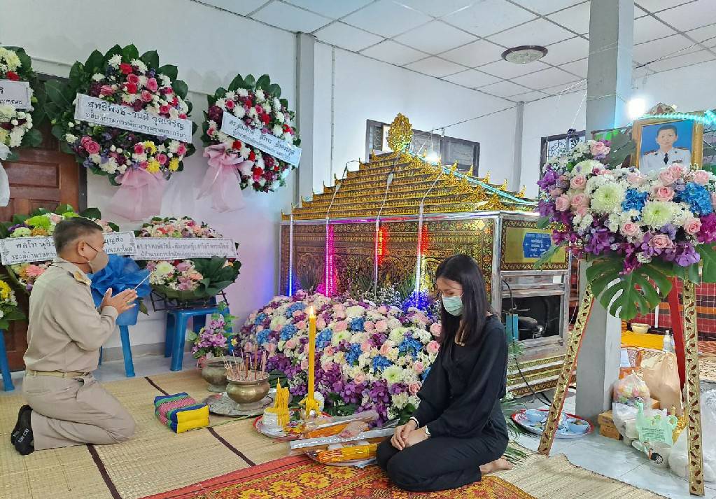 ?พช.ขอนแก่น ร่วมเป็นเจ้าภาพสวดพระอภิธรรม นางสาวณัฐิดา สัชญาญาณโชติ ตำแหน่ง เจ้าพนักงานพัฒนาชุมชนชำนาญงาน สำนักงานพัฒนาชุมชนอำเภอพระยืน จังหวัดขอนแก่น?