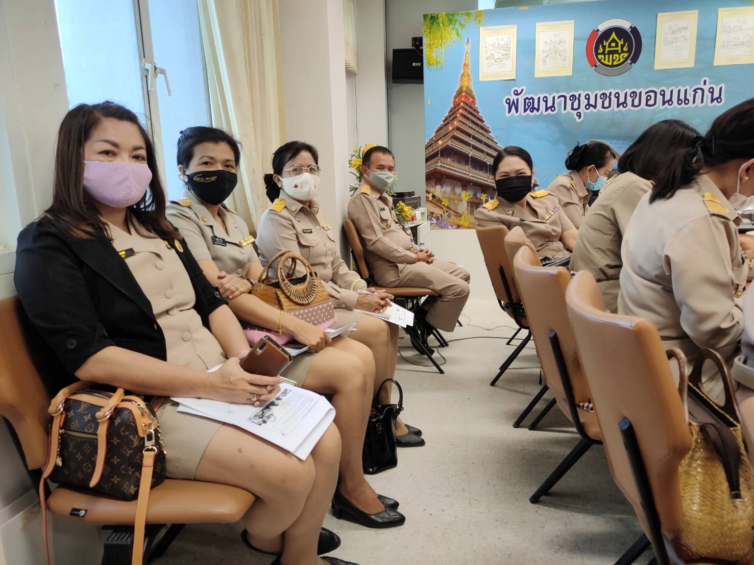 ?พช.ขอนแก่น ร่วมประชุมโครงการเสริมสร้างและพัฒนาผู้นำการเปลี่ยนแปลง กิจกรรมที่1 ประชุมสร้างความเข้าใจในการขับเคลื่อนโครงการเสริมสร้างและพัฒนาผู้นำการเปลี่ยนแปลง (Video conference) ?