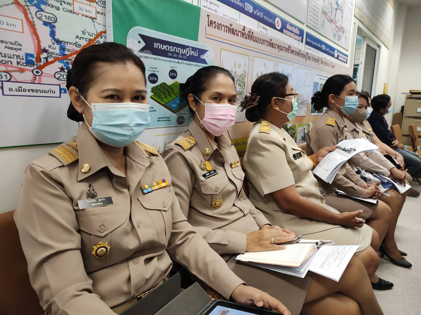 ?พช.ขอนแก่น ร่วมประชุมโครงการเสริมสร้างและพัฒนาผู้นำการเปลี่ยนแปลง กิจกรรมที่1 ประชุมสร้างความเข้าใจในการขับเคลื่อนโครงการเสริมสร้างและพัฒนาผู้นำการเปลี่ยนแปลง (Video conference) ?