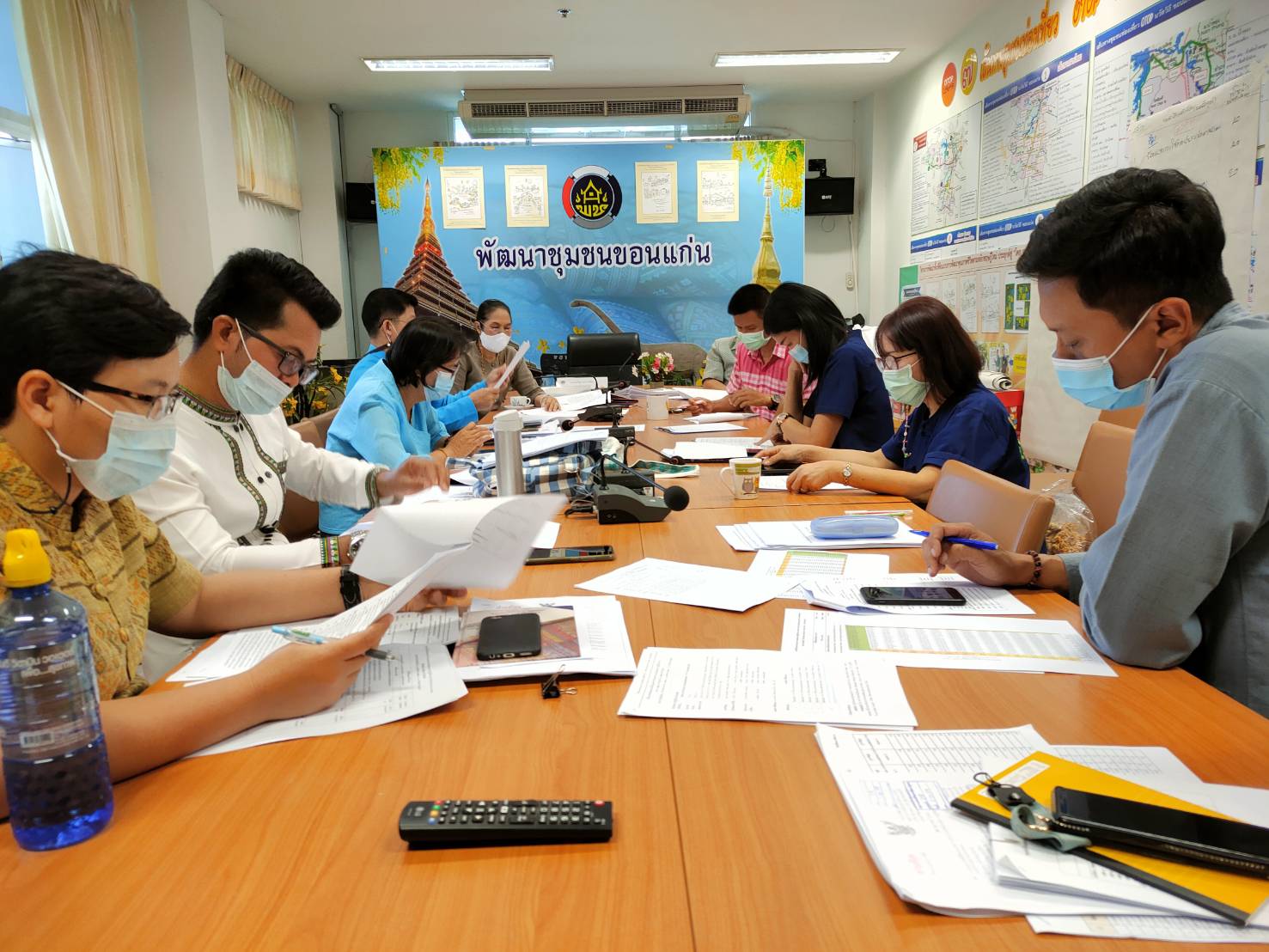 ?พช.ขอนแก่น ดำเนินการประชุมคณะทำงานเพื่อจัดทำตัวชี้วัดและค่าเป้าหมายการประเมินผลการปฏิบัติราชการ สำนักงานพัฒนาชุมชนจังหวัดขอนแก่น ประจำปีงบประมาณ พ.ศ. 2564 ?