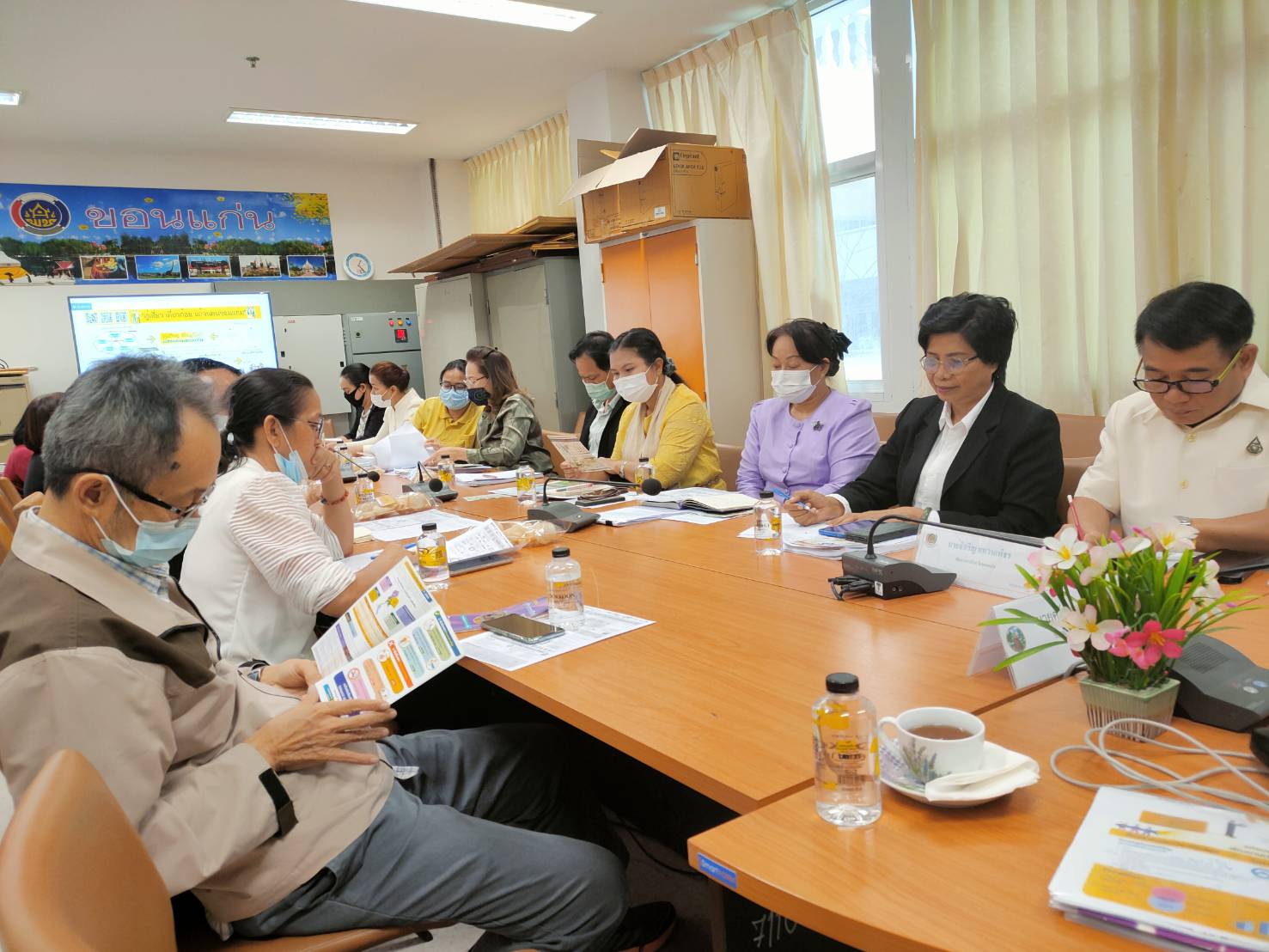 ?จังหวัดขอนแก่น จัดประชุมคณะทำงานชุดปฏิบัติการขับเคลื่อนการแก้ไขปัญหาความยากจน ตามภารกิจ 5 มิติ ในมิติที่ 1 ด้านการพัฒนาอาชีพและรายได้ ตามโครงการคู่เสี่ยว เกี่ยวก้อย แก้จนคนขอนแก่น?