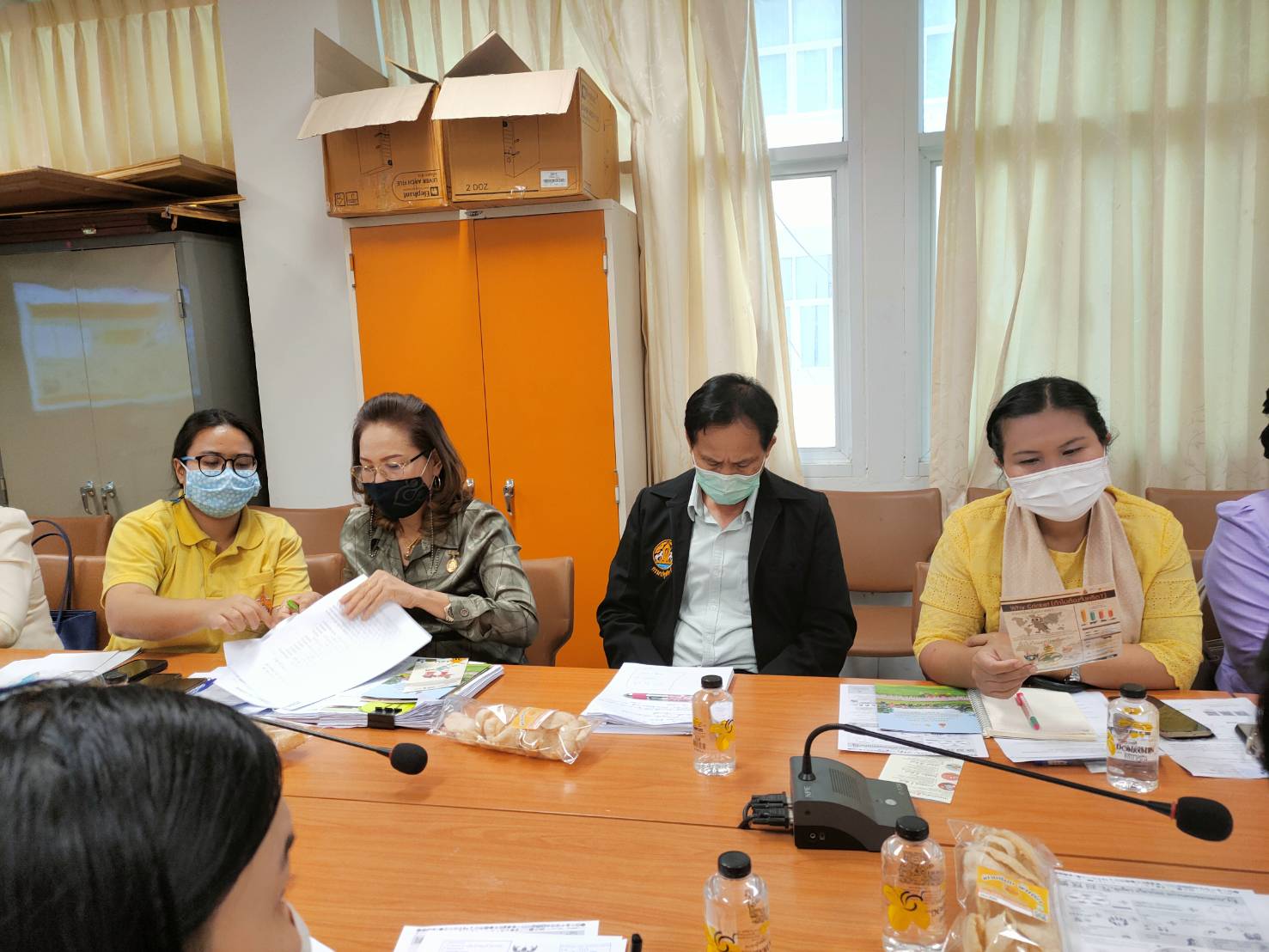 ?จังหวัดขอนแก่น จัดประชุมคณะทำงานชุดปฏิบัติการขับเคลื่อนการแก้ไขปัญหาความยากจน ตามภารกิจ 5 มิติ ในมิติที่ 1 ด้านการพัฒนาอาชีพและรายได้ ตามโครงการคู่เสี่ยว เกี่ยวก้อย แก้จนคนขอนแก่น?