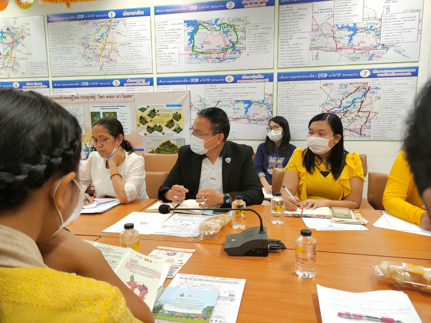 ?จังหวัดขอนแก่น จัดประชุมคณะทำงานชุดปฏิบัติการขับเคลื่อนการแก้ไขปัญหาความยากจน ตามภารกิจ 5 มิติ ในมิติที่ 1 ด้านการพัฒนาอาชีพและรายได้ ตามโครงการคู่เสี่ยว เกี่ยวก้อย แก้จนคนขอนแก่น?
