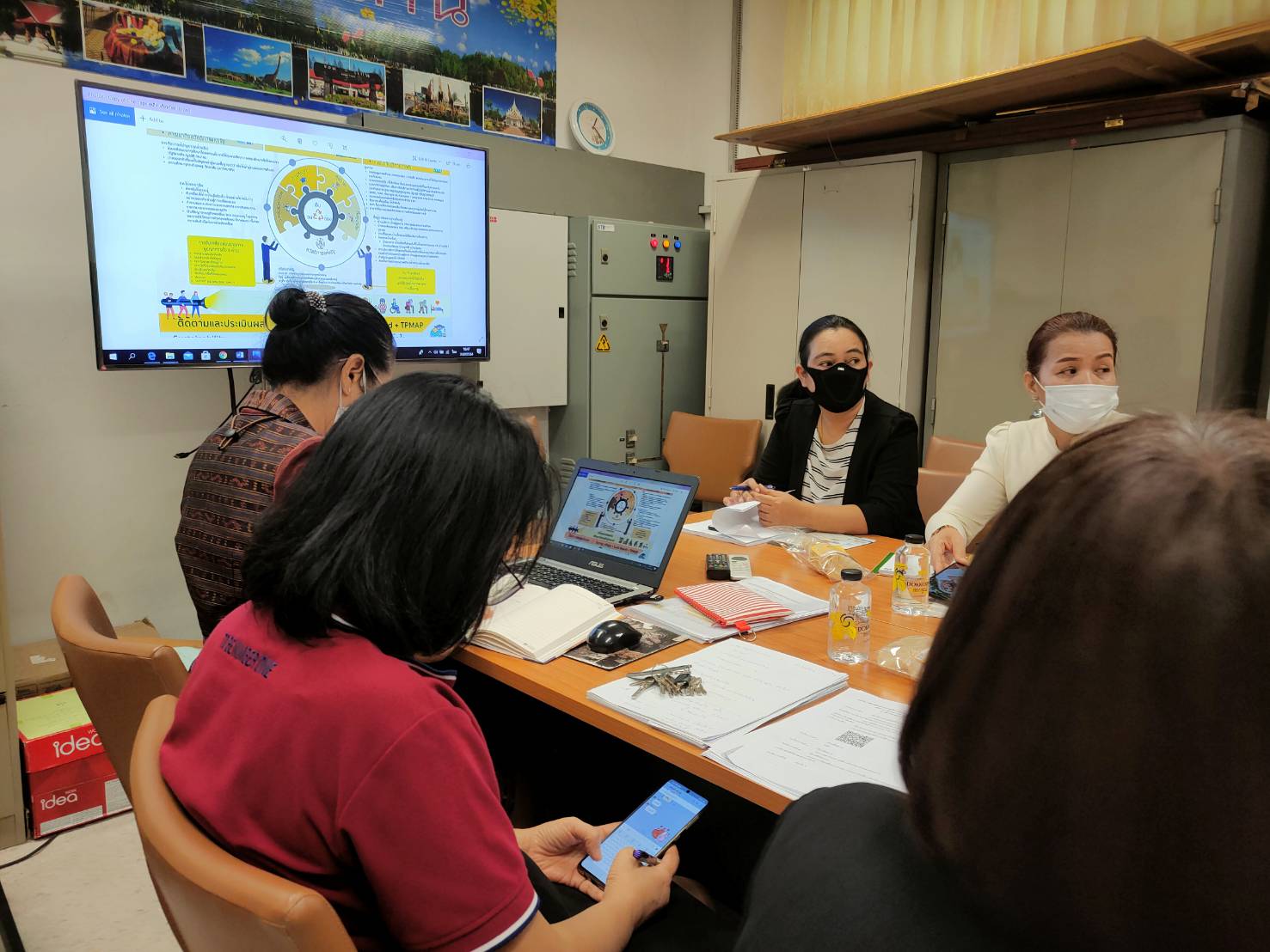 ?จังหวัดขอนแก่น จัดประชุมคณะทำงานชุดปฏิบัติการขับเคลื่อนการแก้ไขปัญหาความยากจน ตามภารกิจ 5 มิติ ในมิติที่ 1 ด้านการพัฒนาอาชีพและรายได้ ตามโครงการคู่เสี่ยว เกี่ยวก้อย แก้จนคนขอนแก่น?