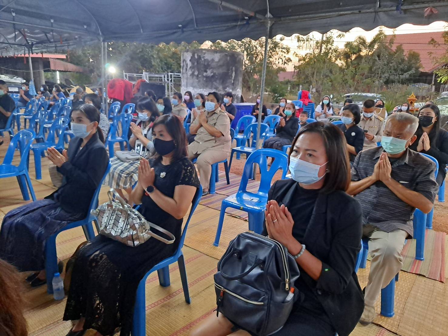?พช.ขอนแก่น ร่วมเป็นเจ้าภาพสวดพระอภิธรรม นางสาวณัฐิดา สัชญาญาณโชติ ตำแหน่ง เจ้าพนักงานพัฒนาชุมชนชำนาญงาน สำนักงานพัฒนาชุมชนอำเภอพระยืน จังหวัดขอนแก่น?