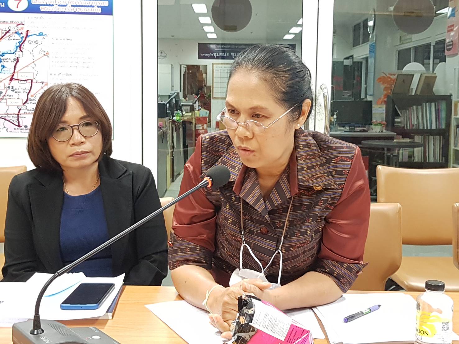 ?จังหวัดขอนแก่น จัดประชุมคณะทำงานชุดปฏิบัติการขับเคลื่อนการแก้ไขปัญหาความยากจน ตามภารกิจ 5 มิติ ในมิติที่ 1 ด้านการพัฒนาอาชีพและรายได้ ตามโครงการคู่เสี่ยว เกี่ยวก้อย แก้จนคนขอนแก่น?