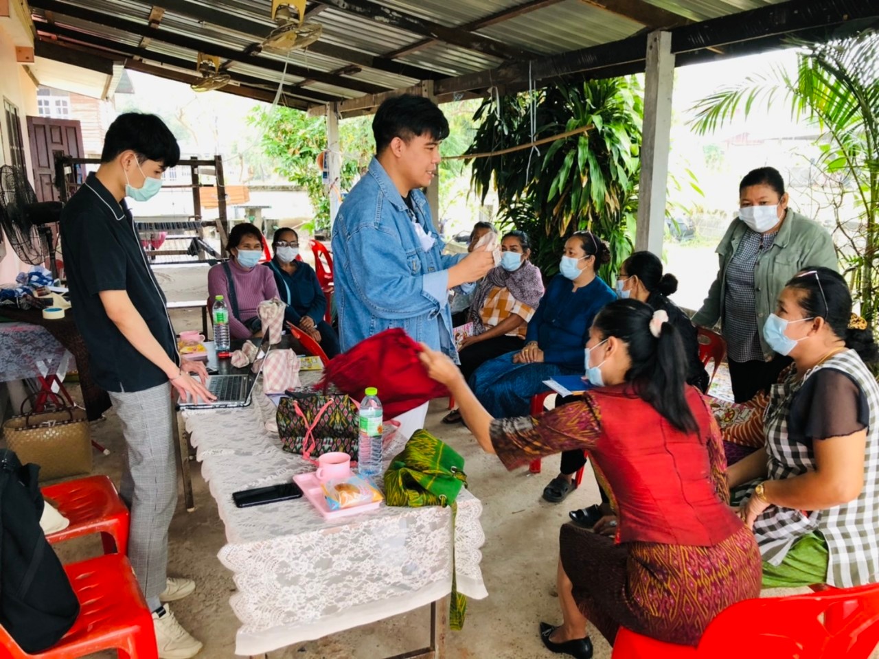 ?พช.ขอนแก่น ส่งเสริมผลิตภัณฑ์ภูมิปัญญาผ้าไทยบ้านหนองนาดี อำเภอพล จังหวัดขอนแก่น ?