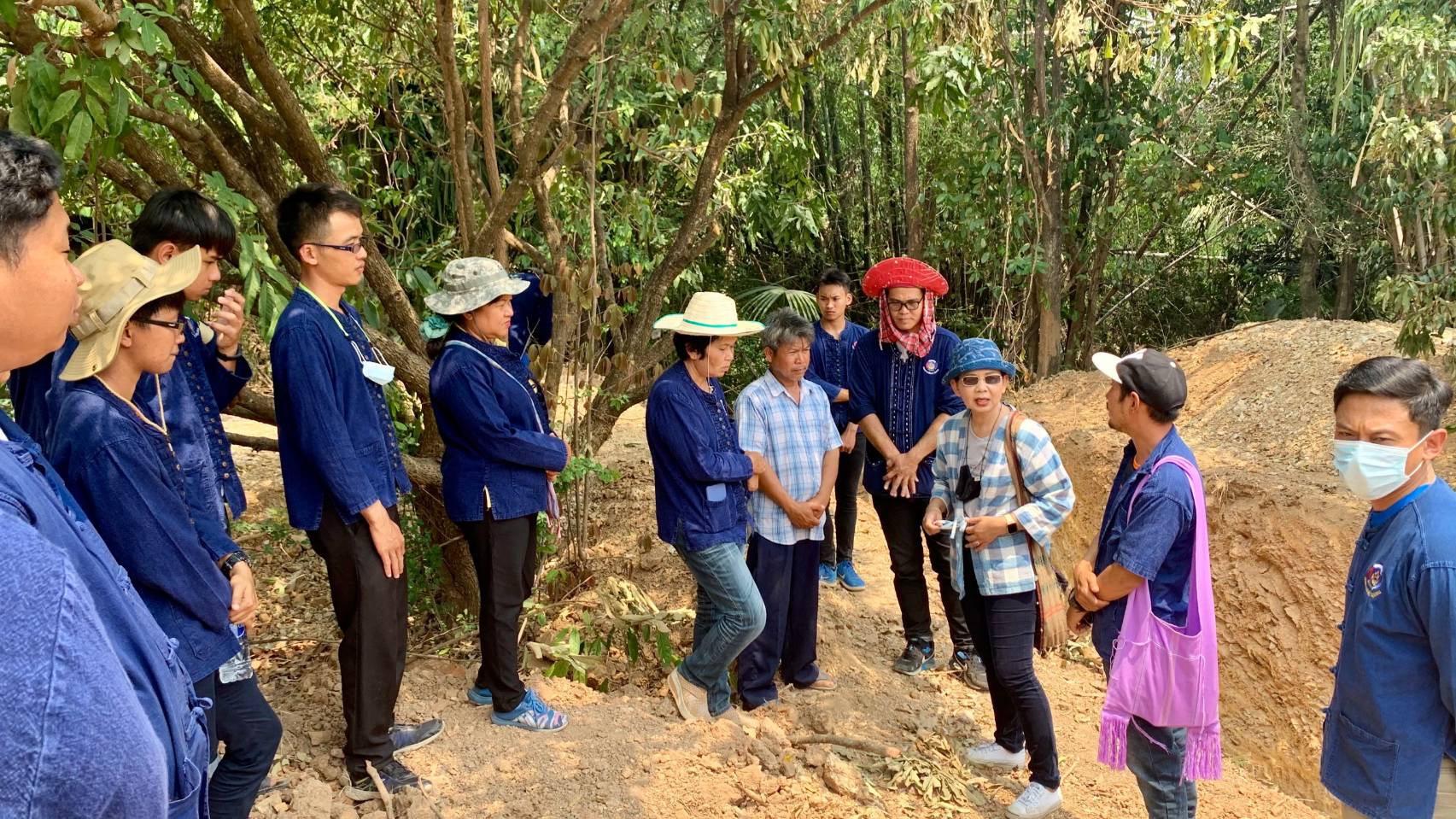 พช.ขอนแก่น ติดตามการดำเนินงานโครงการพัฒนาพื้นที่ต้นแบบ การพัฒนาคุณภาพชีวิตตามหลักทฤษฎีใหม่ ประยุกต์สู่ “โคก หนอง นา โมเดล”