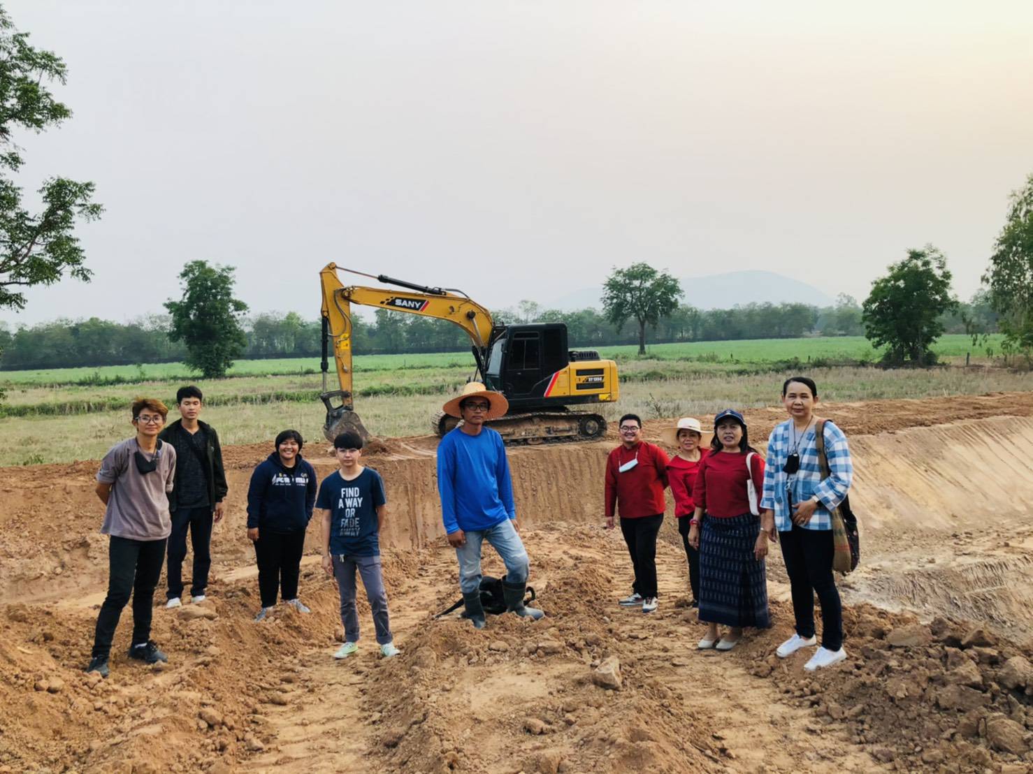 พช.ขอนแก่น ติดตามการดำเนินงานโครงการพัฒนาพื้นที่ต้นแบบ การพัฒนาคุณภาพชีวิตตามหลักทฤษฎีใหม่ ประยุกต์สู่ “โคก หนอง นา โมเดล”