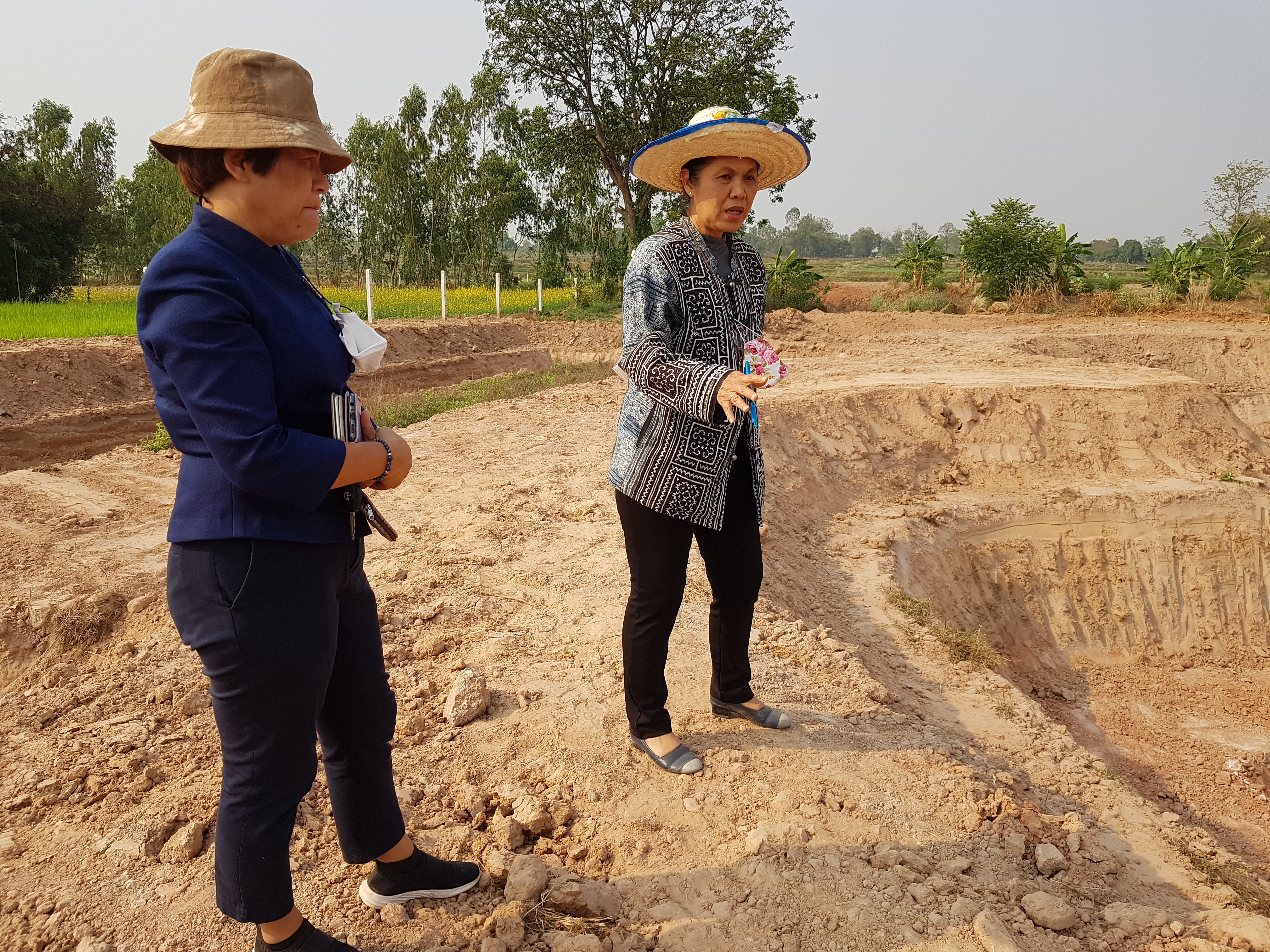 พช.ขอนแก่น ติดตาม สนับสนุนระบบเทคโนโลยีสารสนเทศของสำนักงานพัฒนาชุมชนอำเภอหนองสองห้อง และอำเภอเปือยน้อย และติดตามโครงการพัฒนาพื้นที่ต้นแบบการพัฒนาคุณภาพชีวิตตามหลักทฤษฎีใหม่ประยุกต์สู่ “โคก หนองนา โมเดล อ.เปือยน้อย