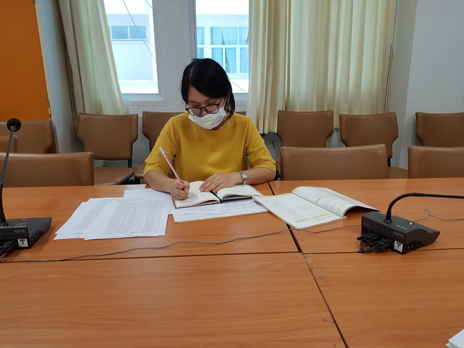 ?จังหวัดขอนแก่น ประชุมรือแนวทางในการหาแหล่งเงินทุน เพื่อสนับสนุนอาชีพเลี้ยงจิ้งหรีดแก่กลุ่มเป้าหมายโครงการคู่เสี่ยว เกี่ยวก้อย แก้จนคนขอนแก่น?