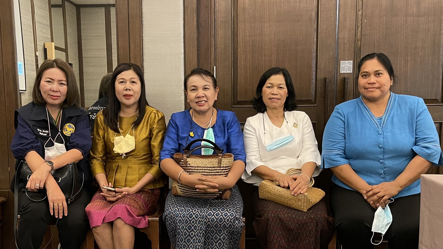 พช.ขอนแก่น ร่วมโครงการส่งเสริมและพัฒนาอาชีพตามหลักปรัชญาเศรษฐกิจพอเพียง : เพิ่มประสิทธิภาพการผลิตจิ้งหรีดเชิงพาณิชย์เพื่อความมั่นคงด้านอาหาร
