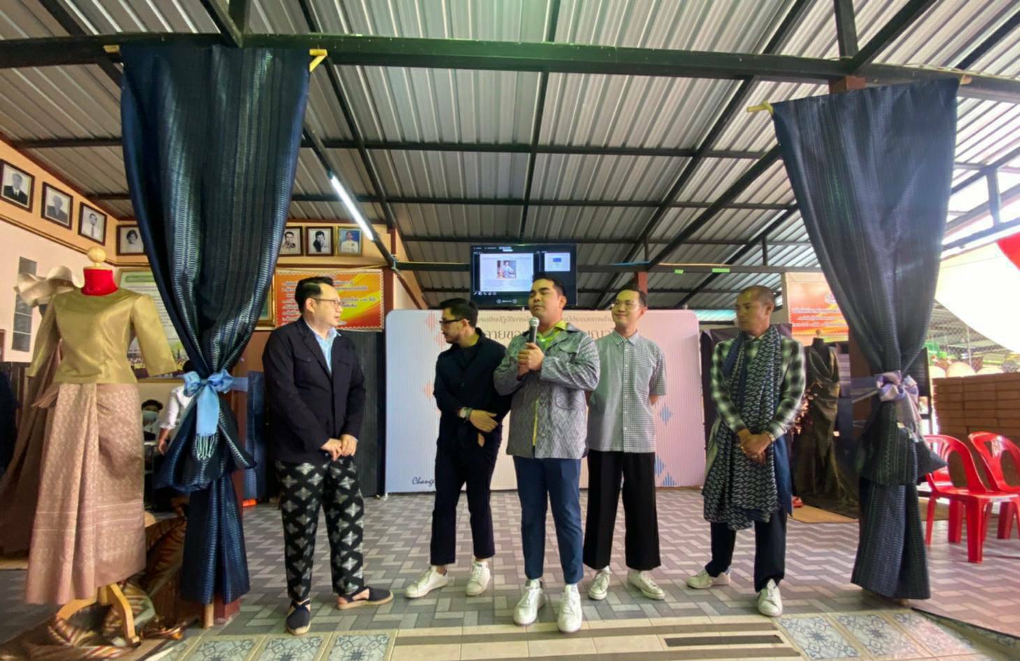 >>กรมการพัฒนาชุมชน จัดอบรมเชิงปฏิบัติการ พัฒนาศักยภาพผู้ประกอบการด้านผ้าไทย (Coaching) โดย ผู้เชี่ยวชาญและผู้ทรงคุณวุฒิ เพื่อเพิ่มองค์ความรู้และเตรียมการประกวดผ้าลายพระราชทาน “ลายขอเจ้าฟ้าสิริวัณณวรีฯ”