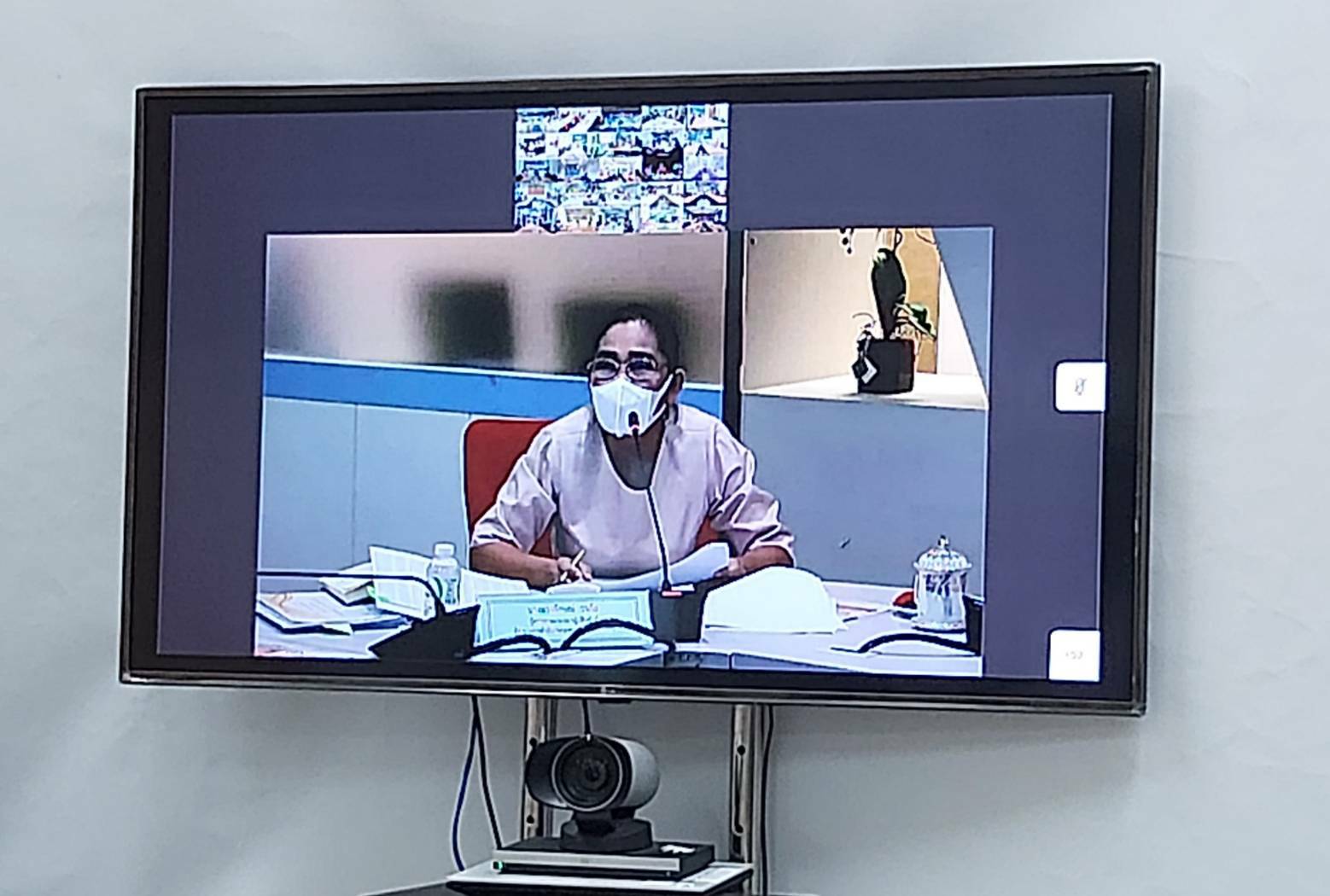 พช.ขอนแก่น  ร่วมประชุมติดตามการดำเนินงานและการใช้จ่ายงบประมาณกองทุนพัฒนาบทบาทสตรี ประจำปีงบประมาณ พ.ศ. 2564 ครั้งที่ 4/2564 ผ่านระบบ Video Conference ณ ห้องประชุมสำนักงานพัฒนาชุมชนจังหวัดขอนแก่น