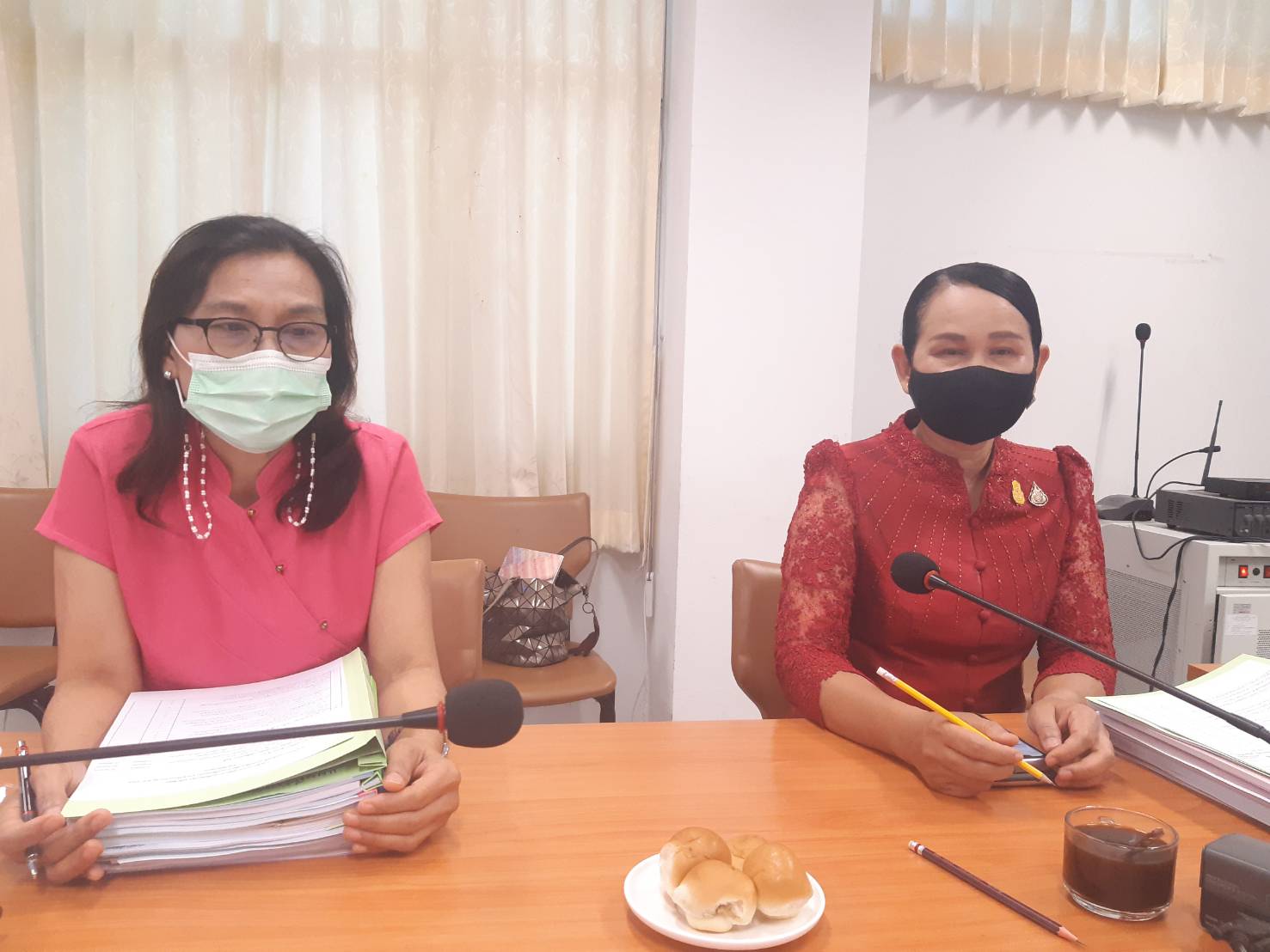 พช.ขอนแก่น ประชุมพิจารณาคัดเลือกหมู่บ้านต้นแบบ โครงการเสริมสร้างและพัฒนาผู้นำการเปลี่ยนแปลง สู่ Motto “1 หมู่บ้าน สามารถดูแลได้ทั้งตำบล สร้างความมั่นคงทางด้านอาหาร ด้วยหลักปรัชญาของเศรษฐกิจพอเพียง”