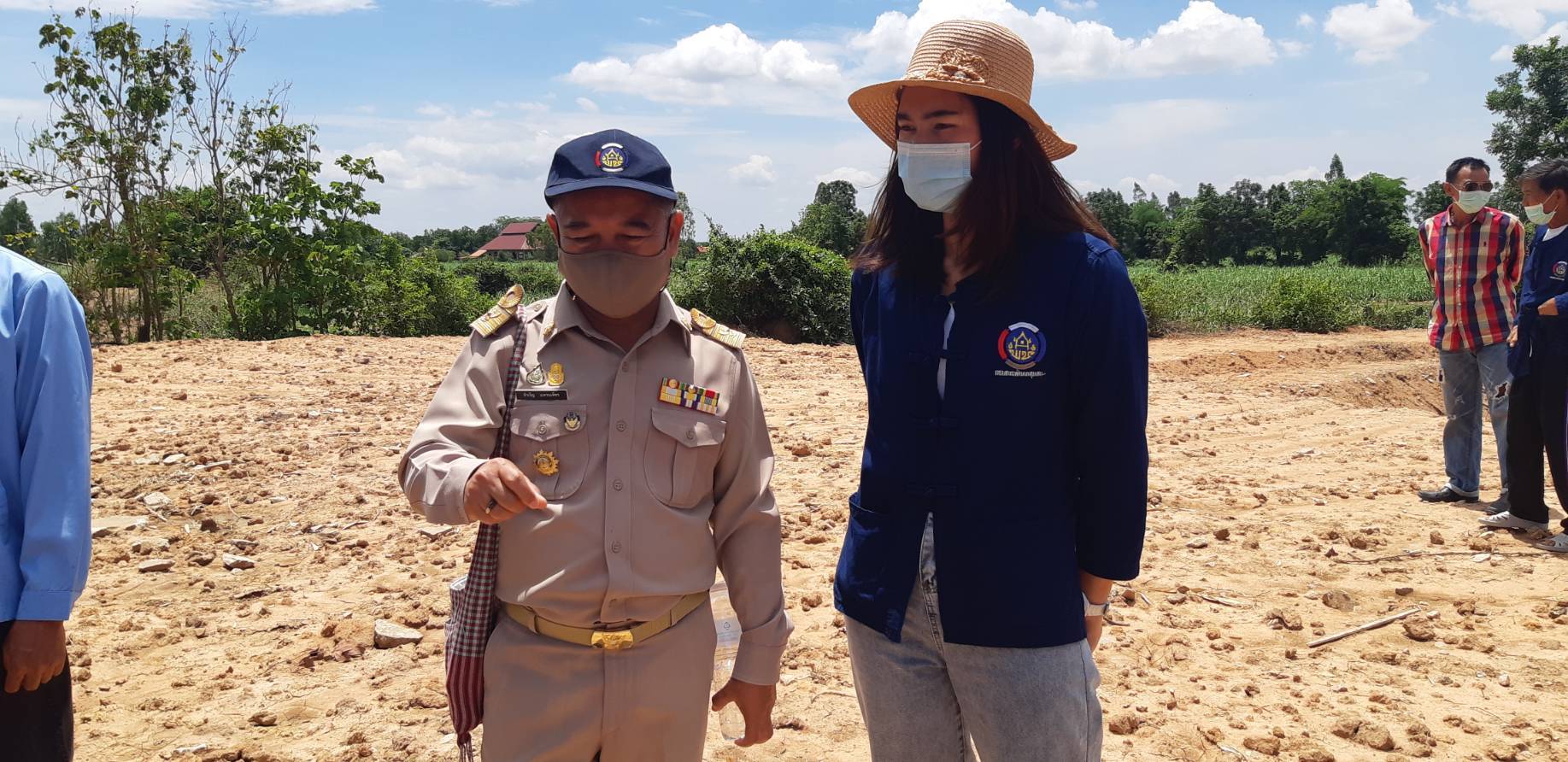 พช.ขอนแก่น  พร้อมด้วยวิศวกรจิตอาสา จากชมรมศิษย์เก่าวิศวกรรม มข. อาจารย์ รักษ์เผ่า พลรัตน์ ลงพื้นที่สนับสนุนโครงการพัฒนาพื้นที่ต้นแบบฯโคก หนอง นา พช. ที่จังหวัดขอนแก่น