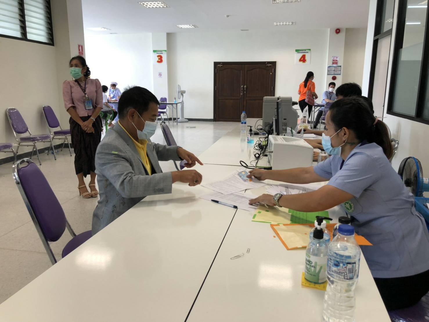 พช.ขอนแก่น : “วัคซีนเข็มแรก” พัฒนาการจังหวัดขอนแก่น นำทัพ พช. เข้ารับการฉีดวัคซีนโควิด​ซิโนแวค​ (Sinovac)​ สร้างความมั่นใจแก่สังคมไทย​ สู้ภัยโควิด