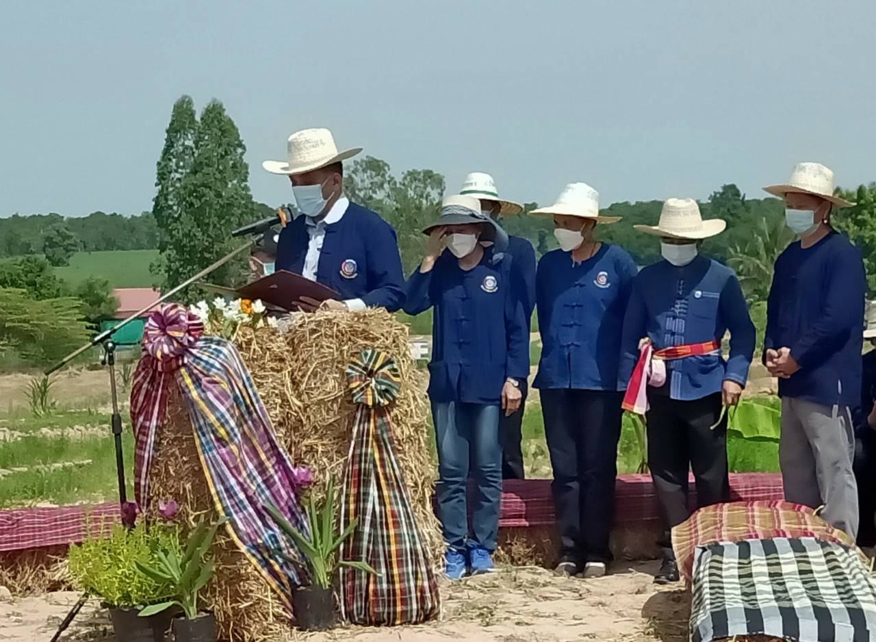 ผู้บริหารกรมการพัฒนาชุมชน ลงพื้นที่จังหวัดขอนแก่น ติดตามโครงการ ” โคก หนอง นา พัฒนาชุมชน ” ปลูกไม้มงคลเฉลิมพระเกียรติ สมเด็จพระนางเจ้าสุทิดา พัชรสุธาพิมลลักษณ พระบรมราชินี และ ร่วมกิจกรรมเอามื้อสามัคคี “โคก หนอง นา พช. ” 