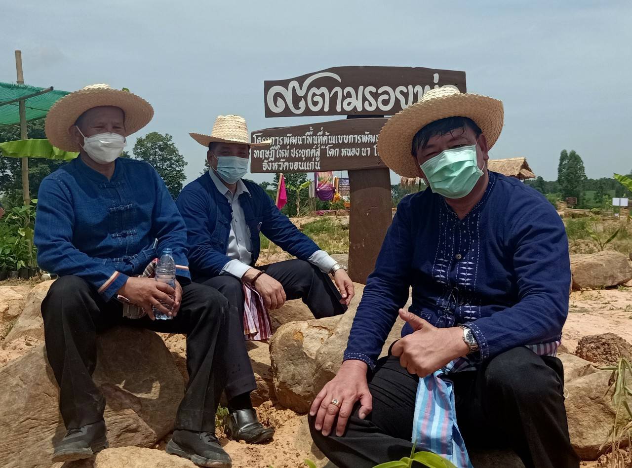 ผู้บริหารกรมการพัฒนาชุมชน ลงพื้นที่จังหวัดขอนแก่น ติดตามโครงการ ” โคก หนอง นา พัฒนาชุมชน ” ปลูกไม้มงคลเฉลิมพระเกียรติ สมเด็จพระนางเจ้าสุทิดา พัชรสุธาพิมลลักษณ พระบรมราชินี และ ร่วมกิจกรรมเอามื้อสามัคคี “โคก หนอง นา พช. ” 