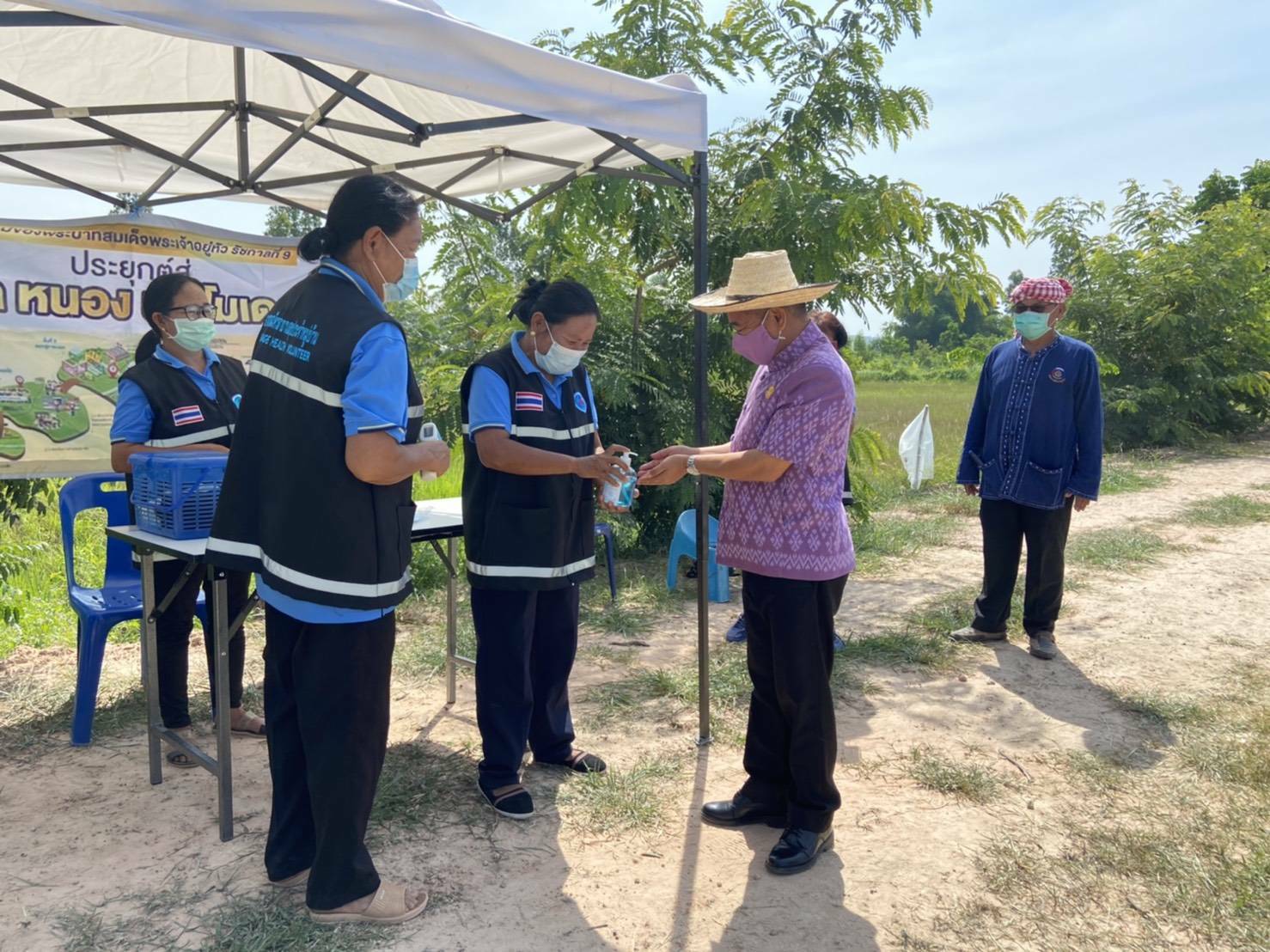 พช.ขอนแก่น : ร่วมเอามื้อสามัคคี “โคก หนอง นา” พช. แบกจอบแบกเสียม เอาแฮง สร้างแปลงไฮ่นา” 