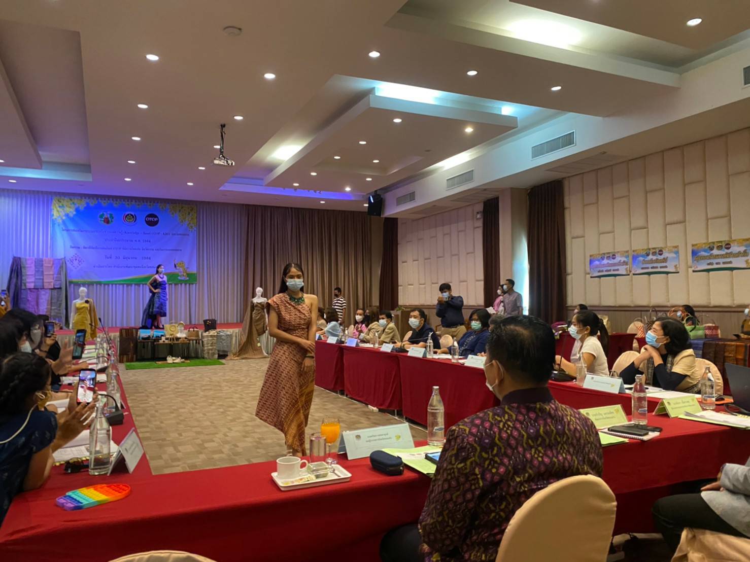 >>พช. ขอนแก่น : ดำเนินโครงการส่งเสริมกระบวนการเครือข่ายองค์ความรู้ (Knowledge – Based OTOP: KBO) จังหวัด เพื่อคัดสรรสินค้า OTOP หนึ่งเดียวของจังหวัดขอนแก่น เพื่อส่งเข้าร่วมประกวด 
