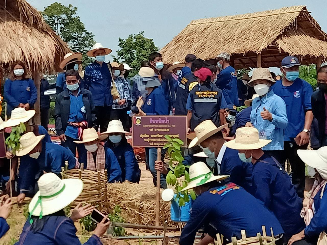 ผู้บริหารกรมการพัฒนาชุมชน ลงพื้นที่จังหวัดขอนแก่น ติดตามโครงการ ” โคก หนอง นา พัฒนาชุมชน ” ปลูกไม้มงคลเฉลิมพระเกียรติ สมเด็จพระนางเจ้าสุทิดา พัชรสุธาพิมลลักษณ พระบรมราชินี และ ร่วมกิจกรรมเอามื้อสามัคคี “โคก หนอง นา พช. ” 