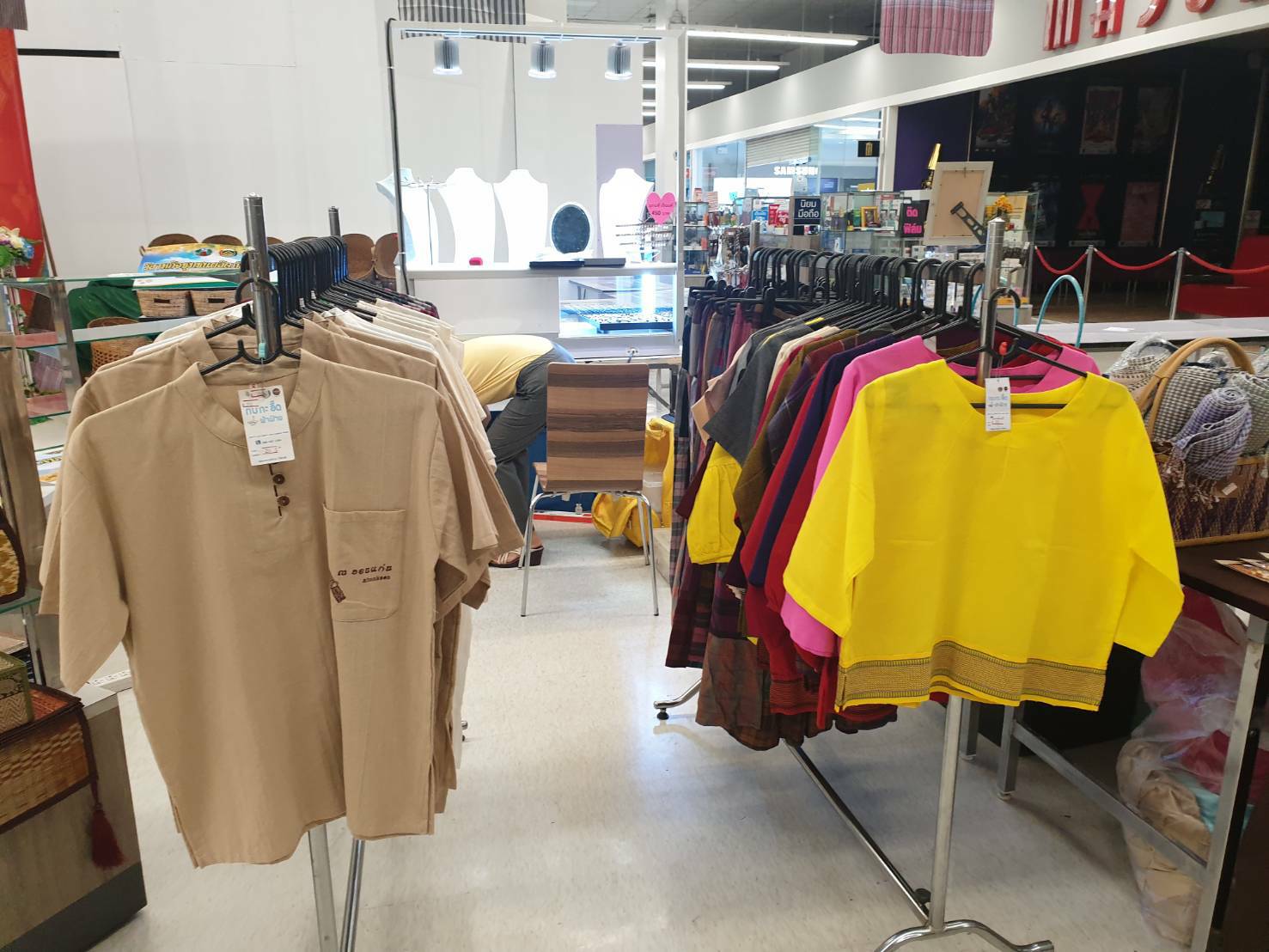 พช. ขอนแก่น : จัดกิจกรรมการทดลองตลาดผลิตภัณฑ์ที่ผ่านการพัฒนาตามกระบวนการเครือข่ายองค์ความรู้ (Knowledge – Based OTOP: KBO) จังหวัด