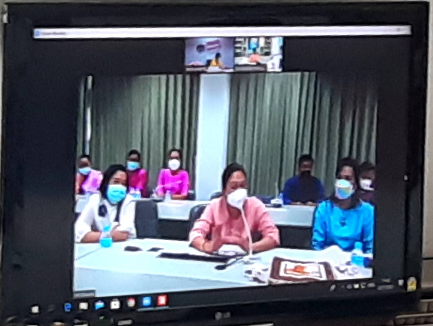 พช.ขอนแก่น : ประเมินคัดเลือกคนกองทุนพัฒนาบทบาทสตรีดีเด่น ระดับเขตตรวจราชการ ประจำปี 2564 เขตตรวจราชการที่ 12 กลุ่มจังหวัดภาคตะวันออกเฉียงเหนือตอนกลาง ผ่านระบบประชุมออนไลน์ (Zoom Cloud Meeting)