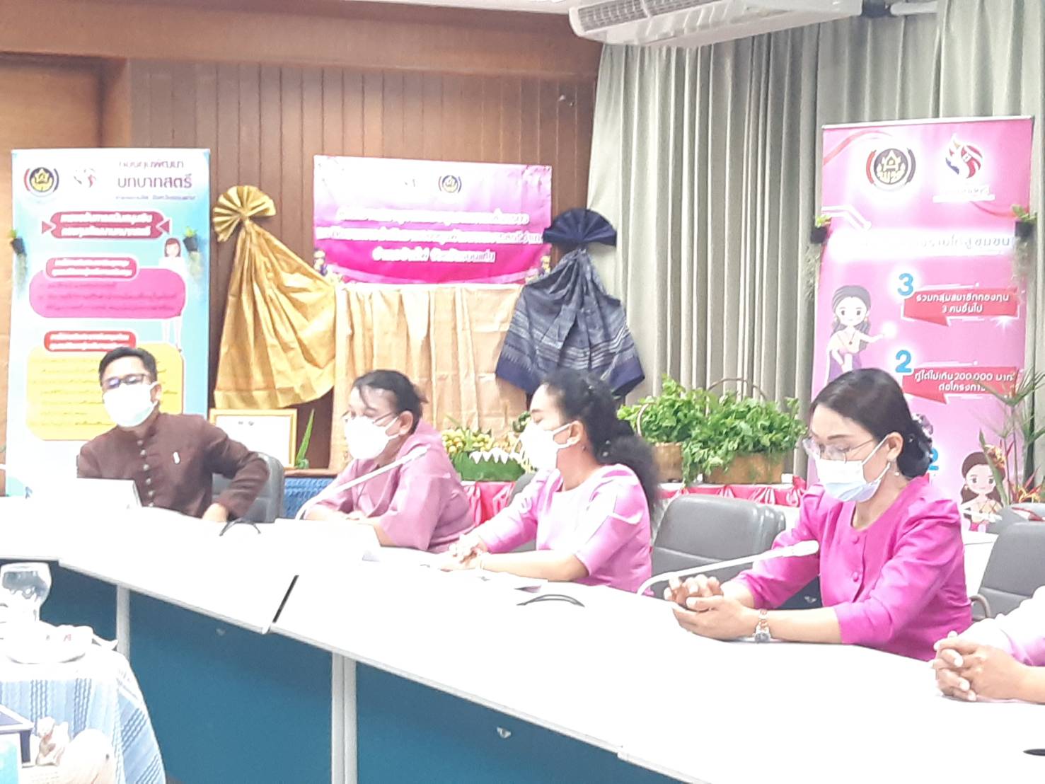 พช.ขอนแก่น : ประเมินคัดเลือกคนกองทุนพัฒนาบทบาทสตรีดีเด่น ระดับเขตตรวจราชการ ประจำปี 2564 เขตตรวจราชการที่ 12 กลุ่มจังหวัดภาคตะวันออกเฉียงเหนือตอนกลาง ผ่านระบบประชุมออนไลน์ (Zoom Cloud Meeting)