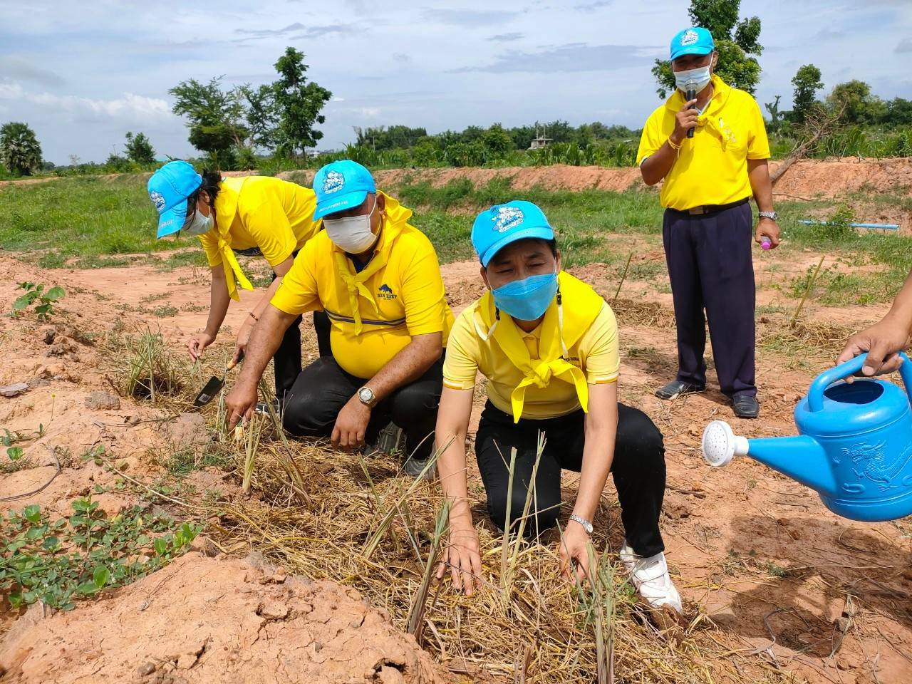 พช.ขอนแก่น : ร่วมกิจกรรม “จิตอาสาพัฒนาชุมชนเอามื้อสามัคคี” เพื่อเฉลิมพระเกียรติเนื่องในโอกาสมหามงคลเฉลิมพระชนมพรรษา พระบาทสมเด็จพระปรเมนทรรามาธิบดีศรีสินทรมหาวชิราลงกรณ พระวชิรเกล้าเจ้าอยู่หัว