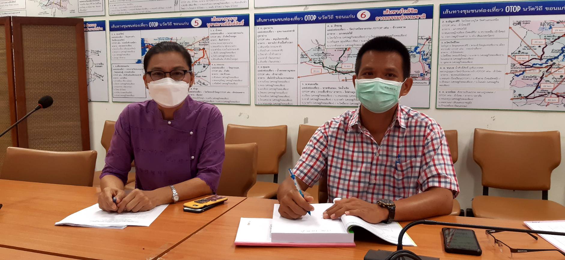 ? พช.ขอนแก่น: ร่วมรับฟังการประชุมสร้างความเข้าใจคู่มือการปฏิบัติงานกระบวนงานการจัดซื้อ/จัดจ้าง โครงการพัฒนาพื้นที่ต้นแบบการพัฒนาคุณภาพชีวิตตามหลักทฤษฎีใหม่ ประยุกต์สู่ “โคก หนอง นา โมเดล” ผ่านระบบวีดีทัศน์ทางไกล (Video Conference) ?