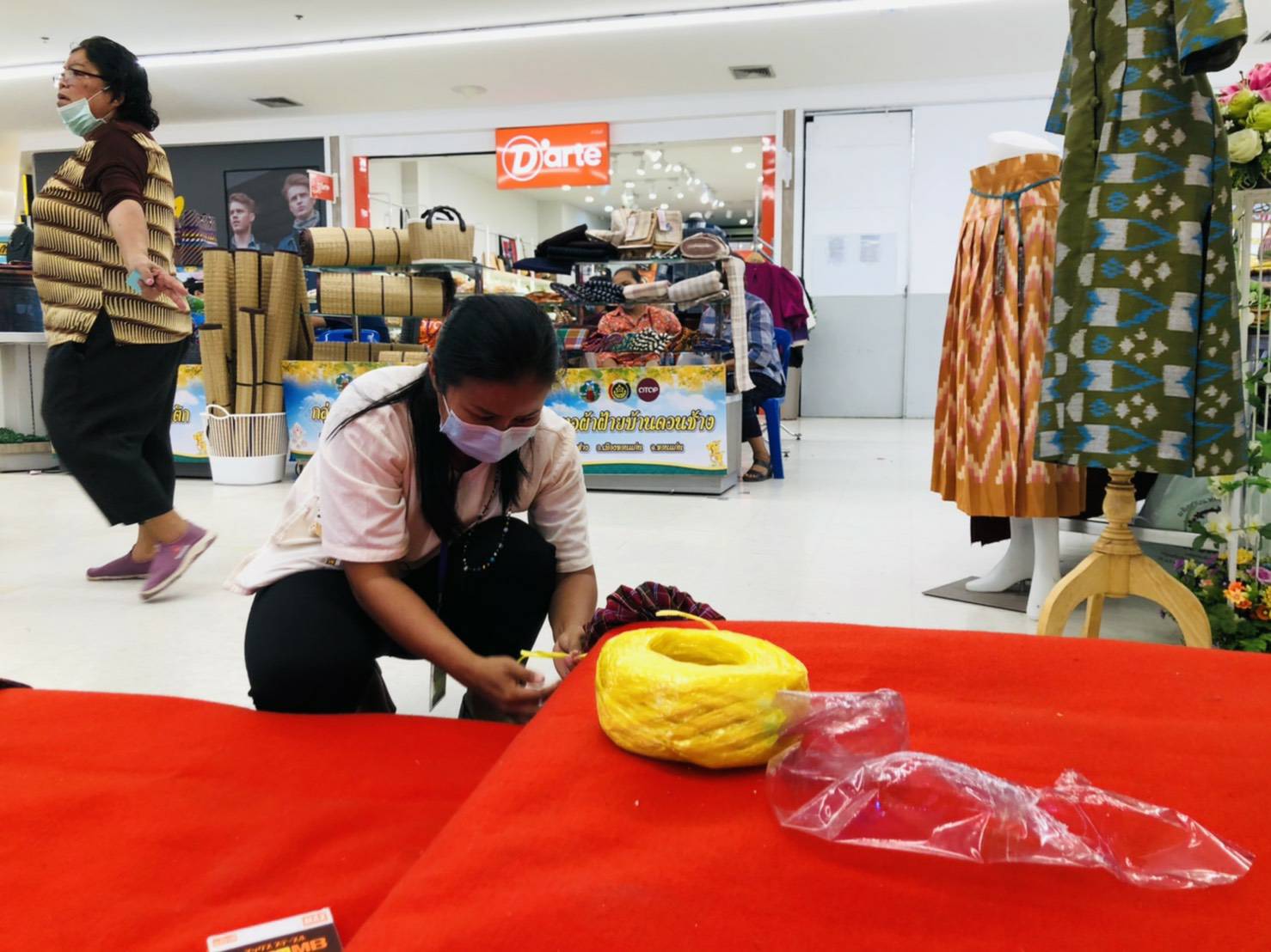 พช. ขอนแก่น : จัดกิจกรรมการทดลองตลาดผลิตภัณฑ์ที่ผ่านการพัฒนาตามกระบวนการเครือข่ายองค์ความรู้ (Knowledge – Based OTOP: KBO) จังหวัด