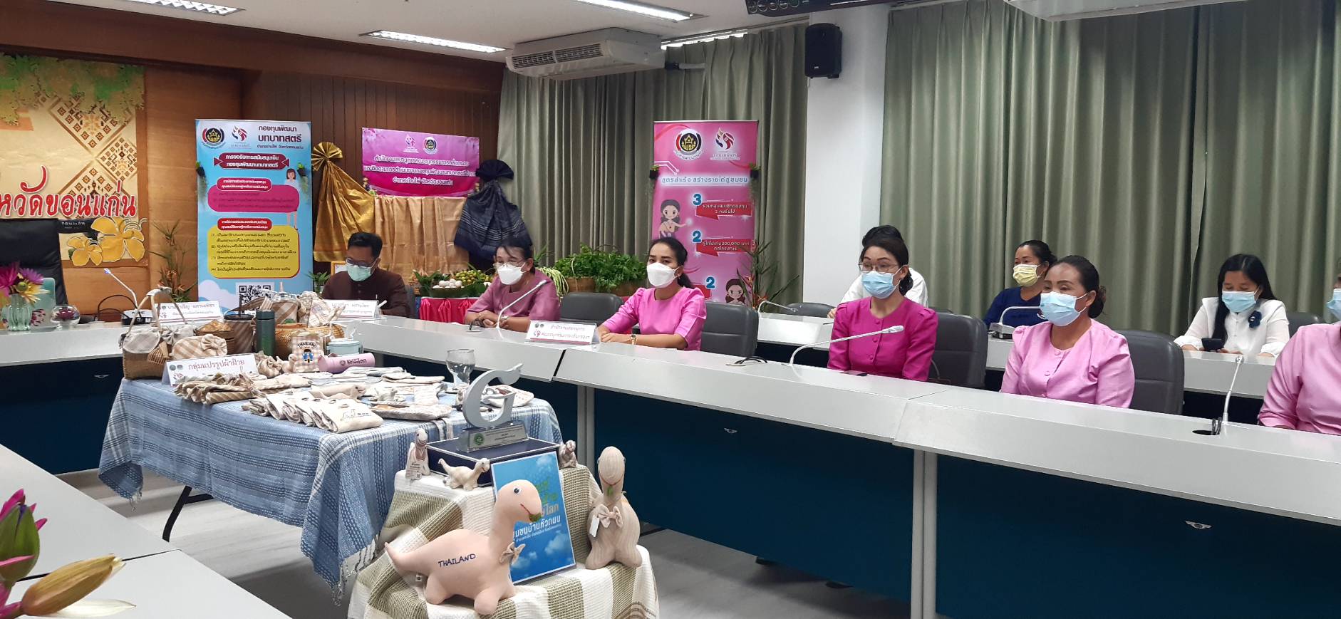พช.ขอนแก่น : ประเมินคัดเลือกคนกองทุนพัฒนาบทบาทสตรีดีเด่น ระดับเขตตรวจราชการ ประจำปี 2564 เขตตรวจราชการที่ 12 กลุ่มจังหวัดภาคตะวันออกเฉียงเหนือตอนกลาง ผ่านระบบประชุมออนไลน์ (Zoom Cloud Meeting)