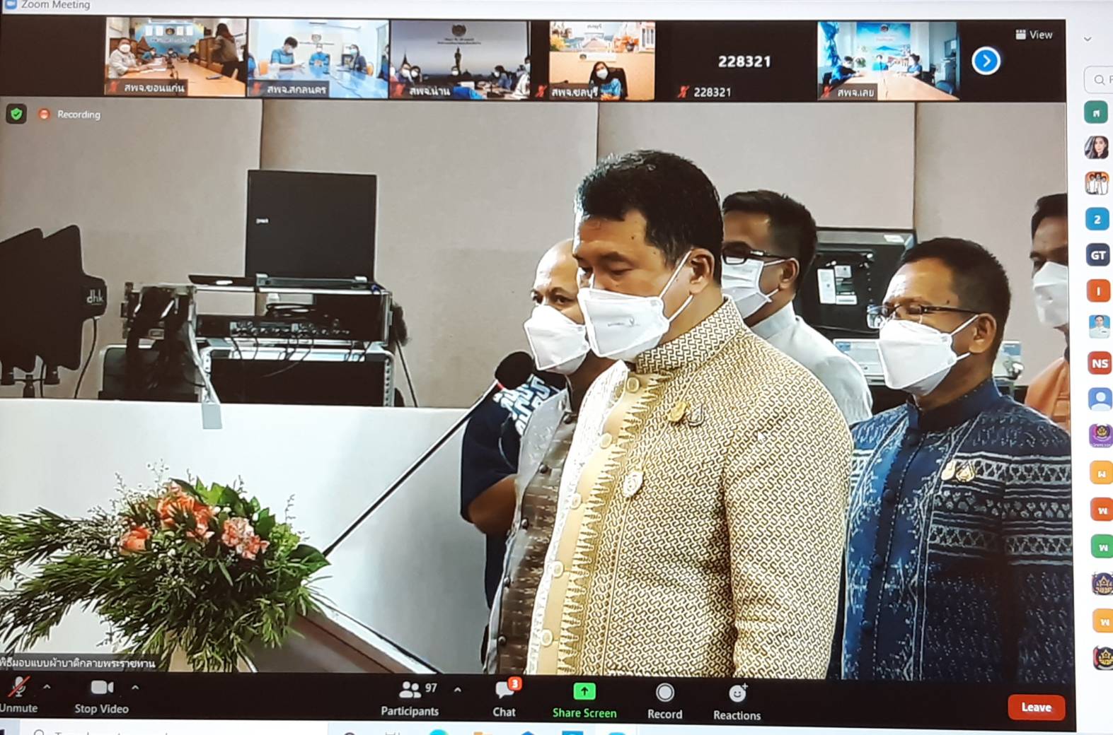 พช.ขอนแก่น : ร่วมรับชมพิธีมอบแบบผ้าลายบาติกลายพระราชทาน”ปาเต๊ะร่วมใจเทิดไท้เจ้าหญิง” “ท้องทะเลไทย” และ”ป่าแดนใต้” ตามโครงการสืบสานภูมิปัญญาพื้นถิ่นสู่การพัฒนาผ้าถิ่นไทย