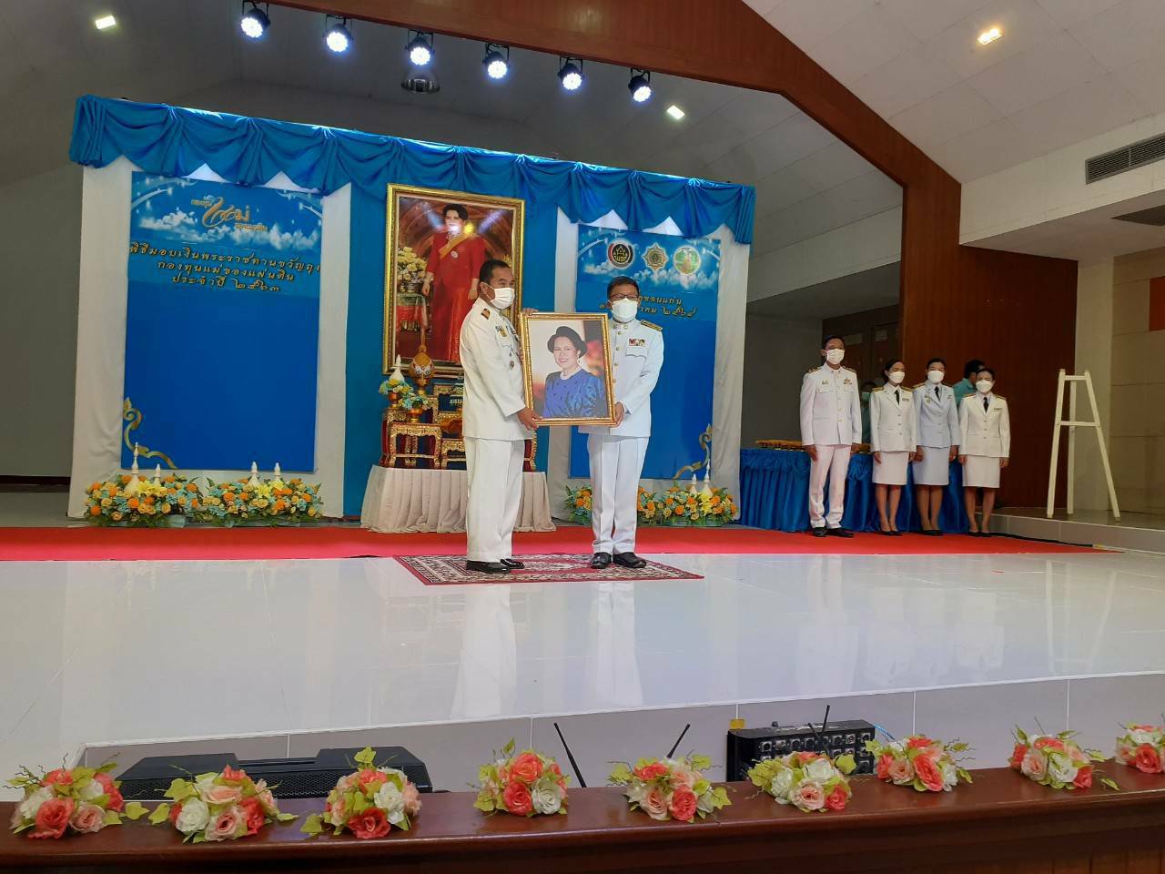 พช.ขอนแก่น: ประกอบพิธีมอบเงินพระราชทานขวัญถุงกองทุนแม่ของแผ่นดิน ประจำปี 2563
