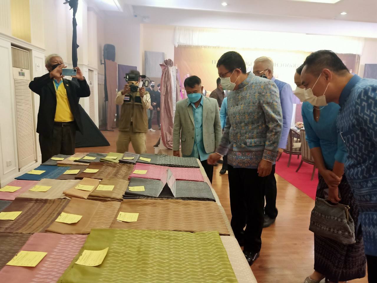 ขอนแก่น สืบสานพระราชปณิธาน สมเด็จพระนางเจ้าสิริกิติ์ พระบรมราชินีนาถ พระบรมราชชนนีพันปีหลวง จัดงาน “มัดหมี่เบียนนาเล่ 2021 ถักทอเส้นใยอีสาน สู่สายใยโลก “