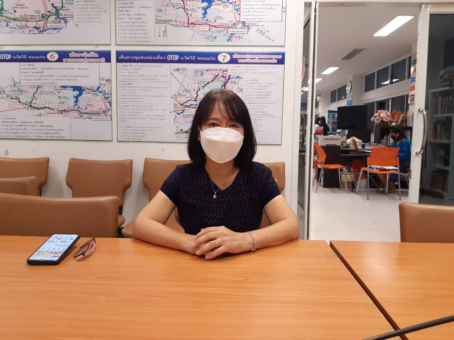 พช.ขอนแก่น : ร่วมรับชมพิธีมอบแบบผ้าลายบาติกลายพระราชทาน”ปาเต๊ะร่วมใจเทิดไท้เจ้าหญิง” “ท้องทะเลไทย” และ”ป่าแดนใต้” ตามโครงการสืบสานภูมิปัญญาพื้นถิ่นสู่การพัฒนาผ้าถิ่นไทย