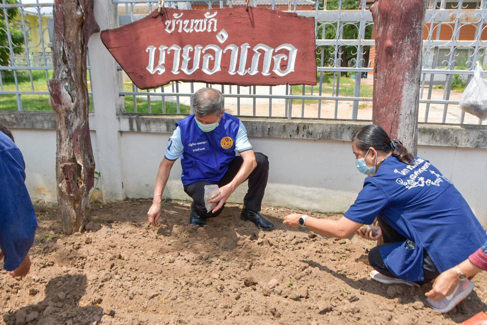 พช.จังหวัดขอนแก่น สานพลัง จัดกิจกรรม “จิตอาสา เอามื้อสามัคคีพัฒนาแปลงผักสวนครัว”เฉลิมพระเกียรติเนื่องในโอกาสวันเฉลิมพระชนมพรรษา สมเด็จพระนางเจ้าสิริกิติ์ พระบรมราชินีนาถ พระบรมราชชนนีพันปีหลวง 12 สิงหาคม 2564
