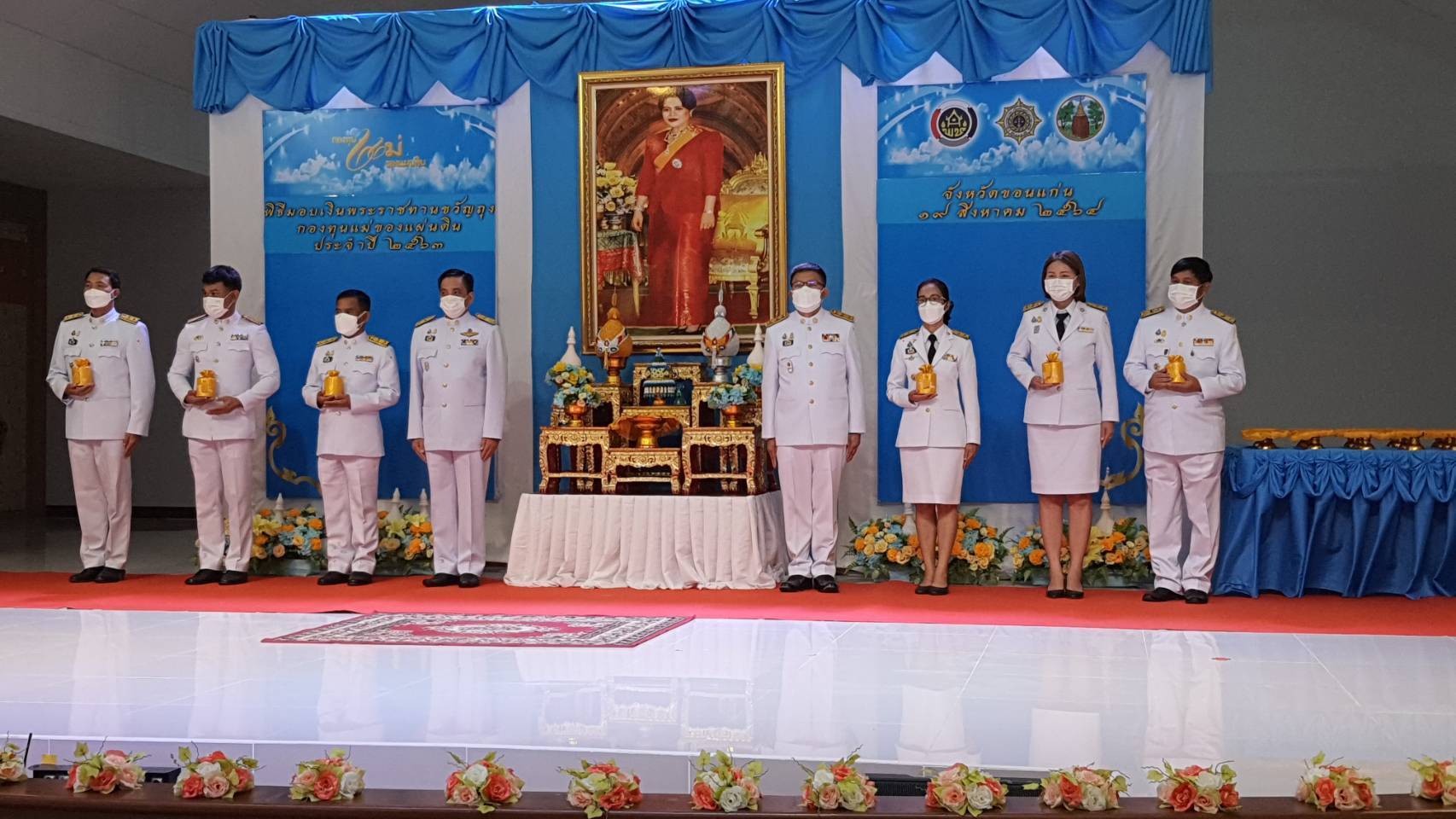 พช.ขอนแก่น: ประกอบพิธีมอบเงินพระราชทานขวัญถุงกองทุนแม่ของแผ่นดิน ประจำปี 2563