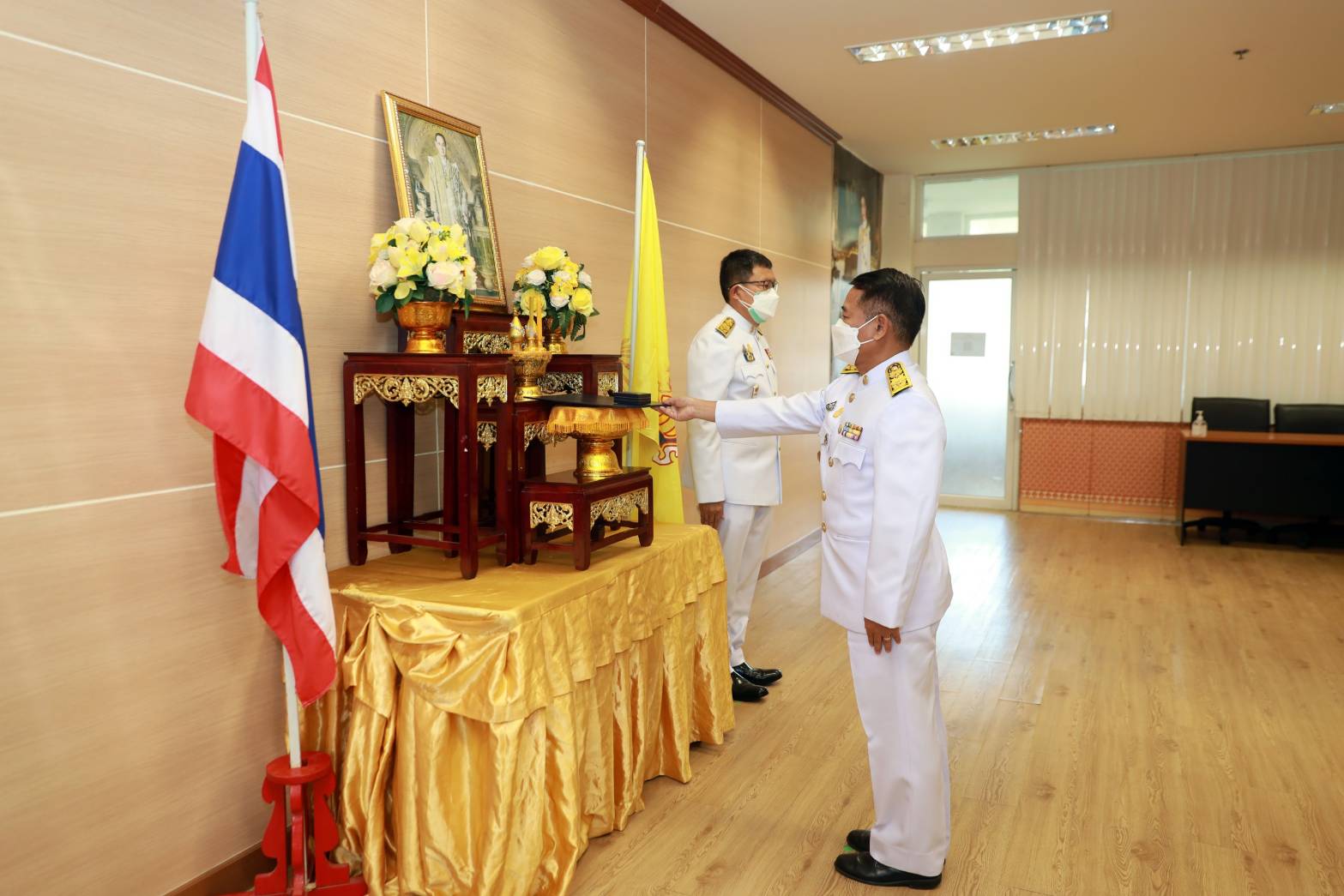 จังหวัดขอนแก่น : จัดพิธีมอบเครื่องหมาย “รักษาดินแดนยิ่งชีพ” แก่ผู้ที่ได้ประกอบคุณงามความดี