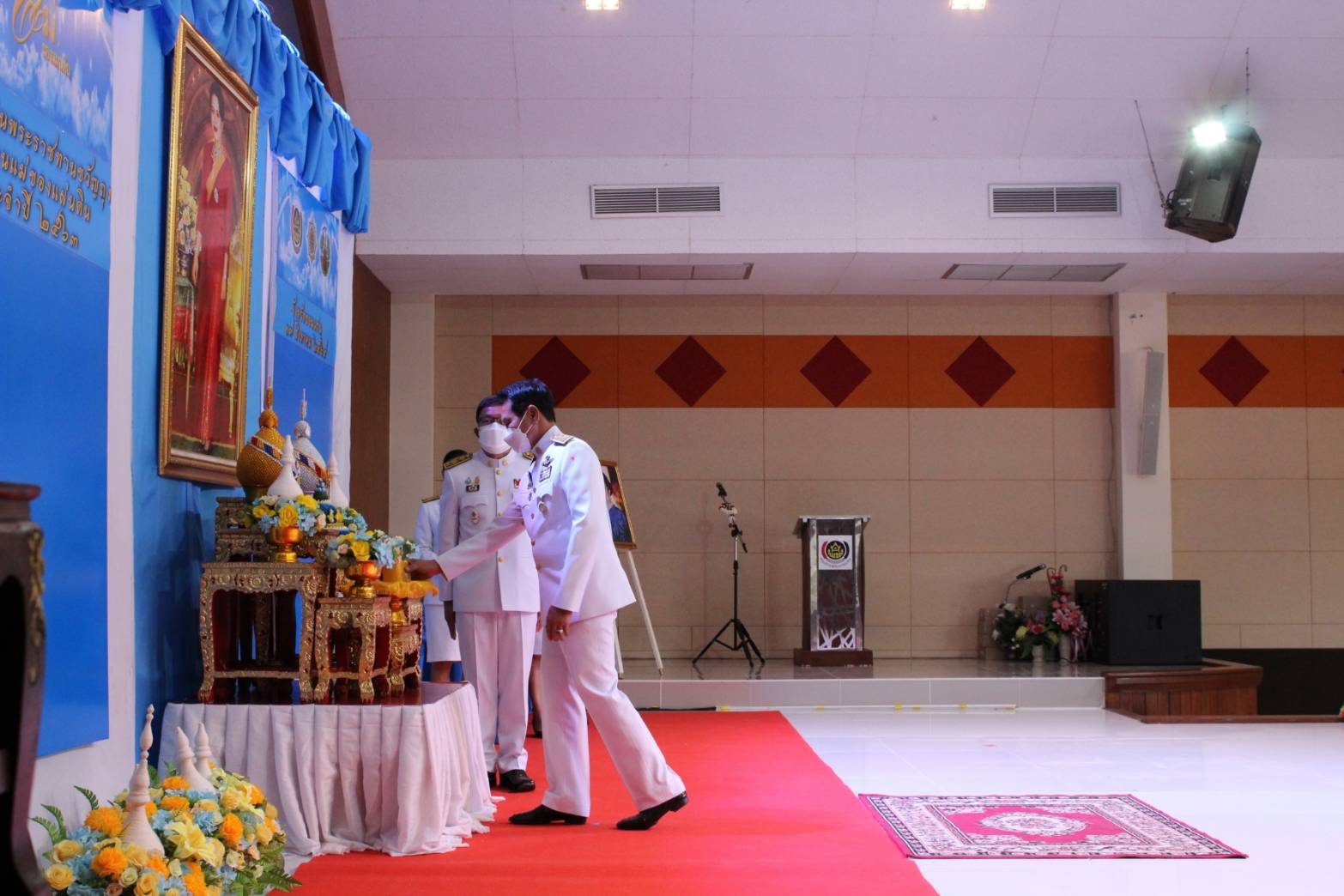 พช.ขอนแก่น: ประกอบพิธีมอบเงินพระราชทานขวัญถุงกองทุนแม่ของแผ่นดิน ประจำปี 2563