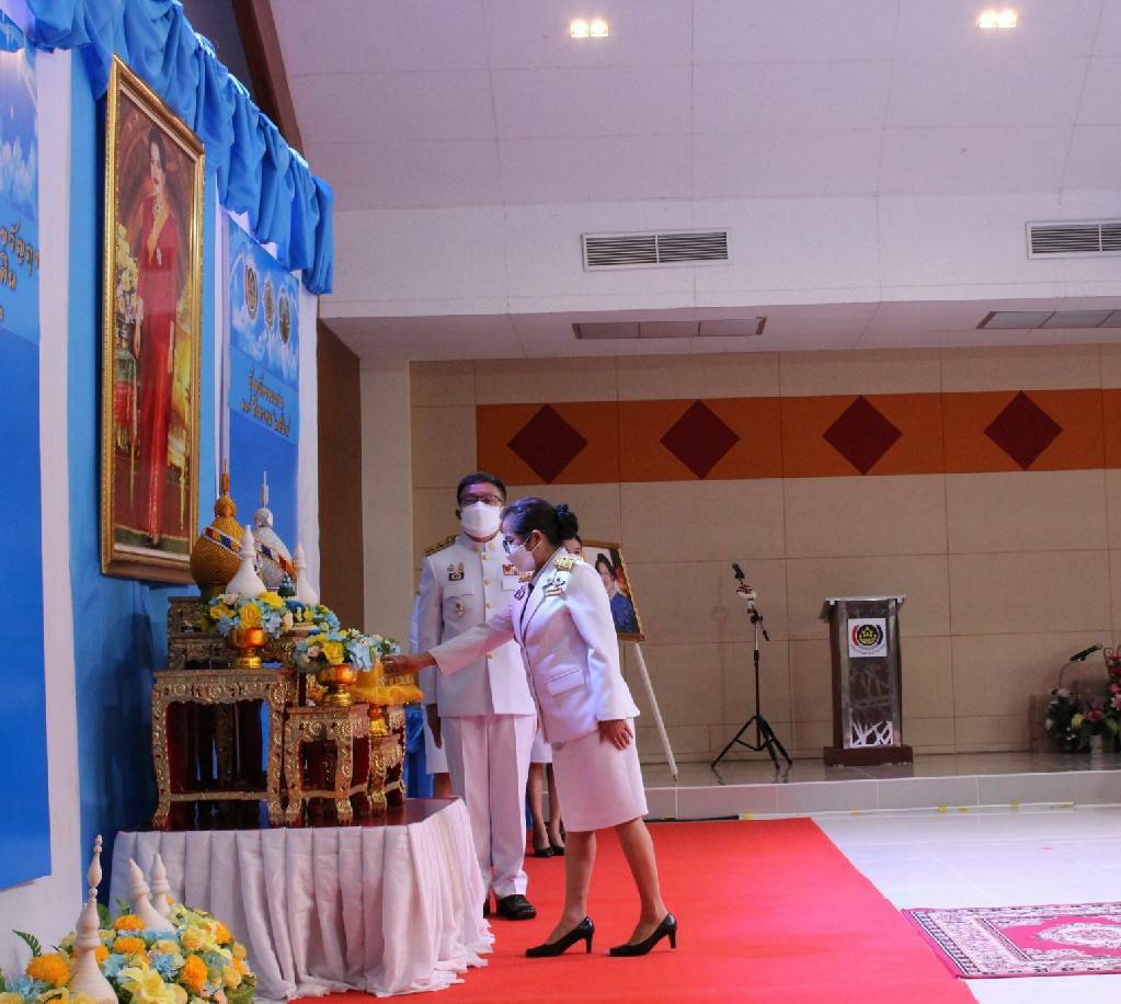 พช.ขอนแก่น: ประกอบพิธีมอบเงินพระราชทานขวัญถุงกองทุนแม่ของแผ่นดิน ประจำปี 2563