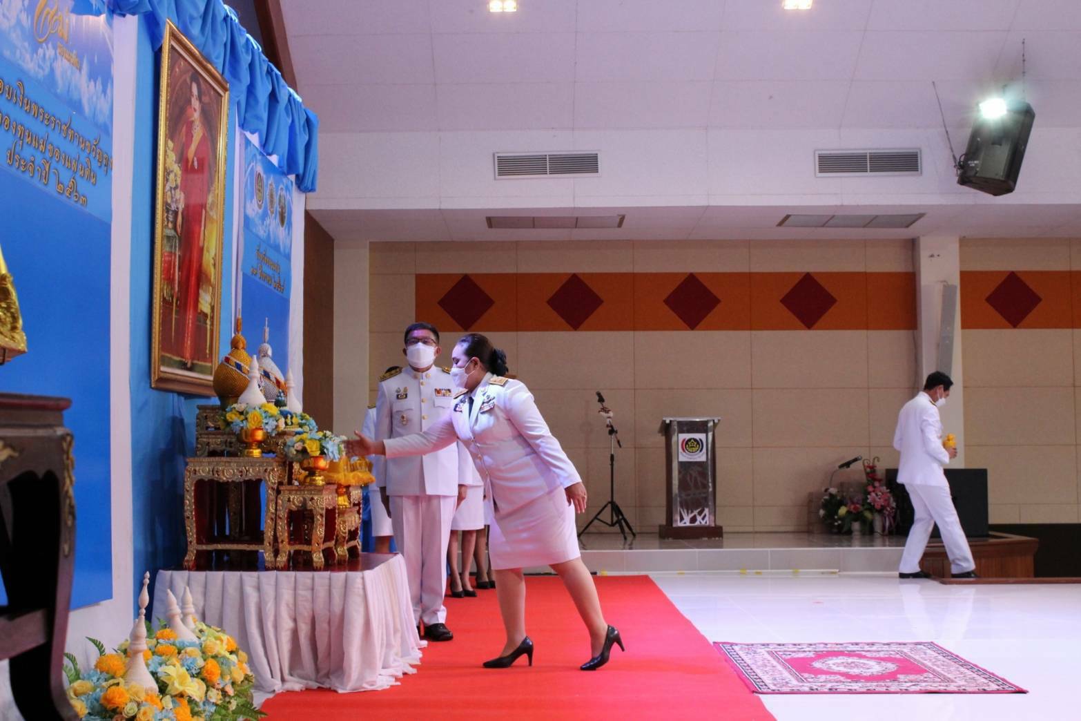 พช.ขอนแก่น: ประกอบพิธีมอบเงินพระราชทานขวัญถุงกองทุนแม่ของแผ่นดิน ประจำปี 2563