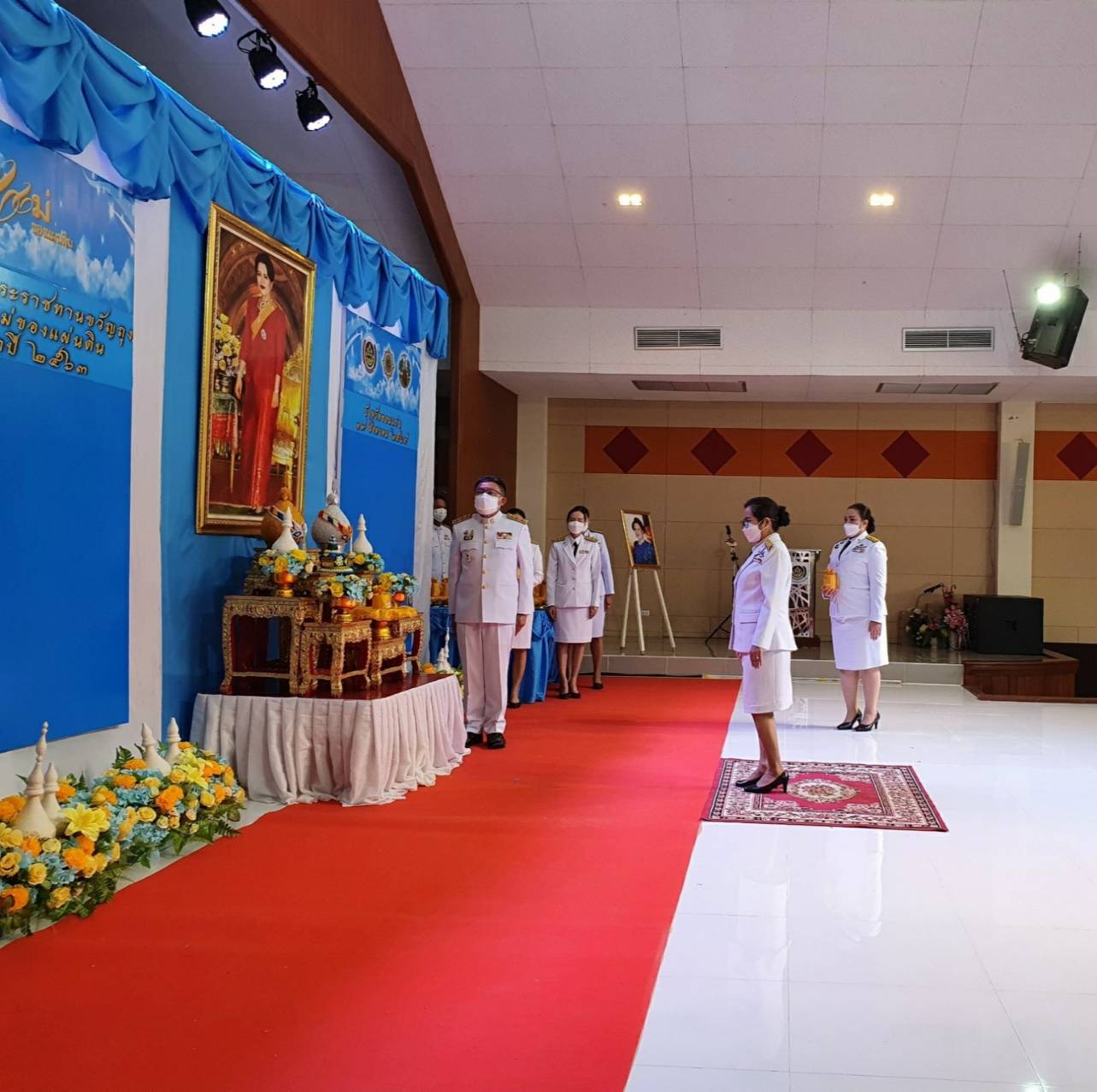 พช.ขอนแก่น: ประกอบพิธีมอบเงินพระราชทานขวัญถุงกองทุนแม่ของแผ่นดิน ประจำปี 2563