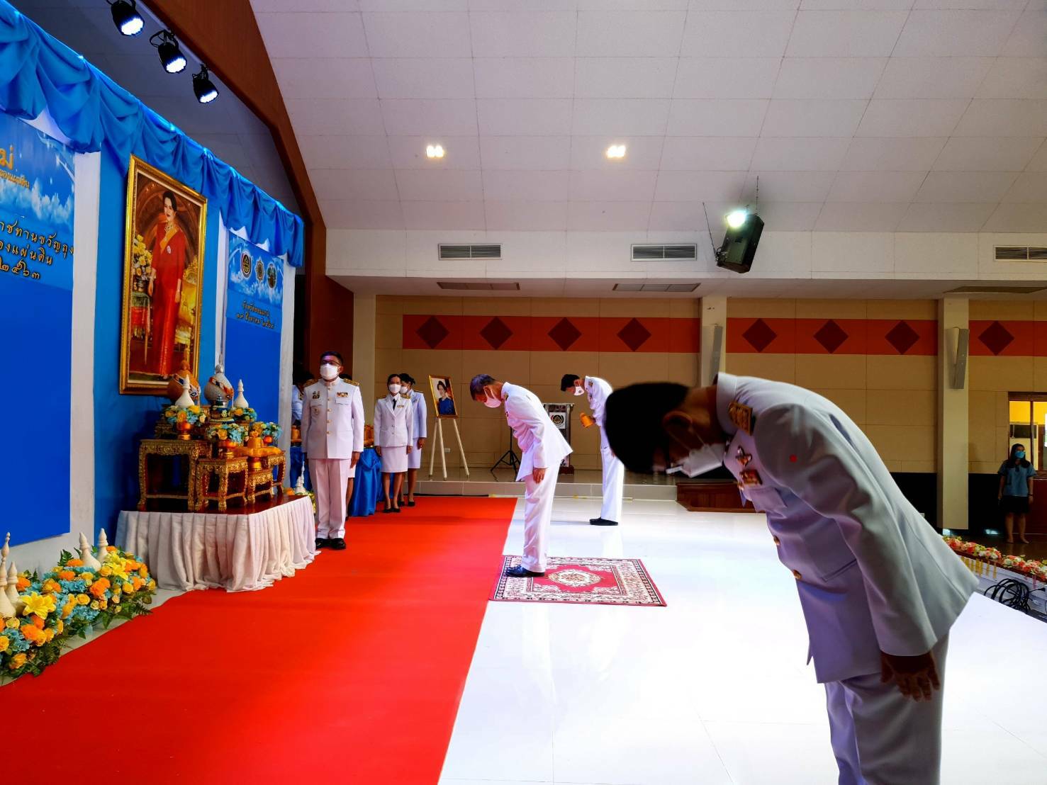 พช.ขอนแก่น: ประกอบพิธีมอบเงินพระราชทานขวัญถุงกองทุนแม่ของแผ่นดิน ประจำปี 2563
