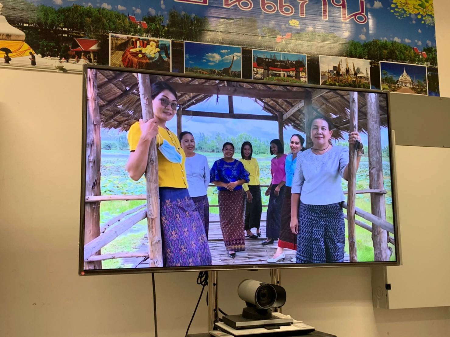 พช.ขอนแก่น : ดำเนินการคัดเลือกวีดิทัศน์ นุ่งผ้าไทย เที่ยวไปในชุมชนท่องเที่ยว OTOP นวัตวิถี ดีเด่น