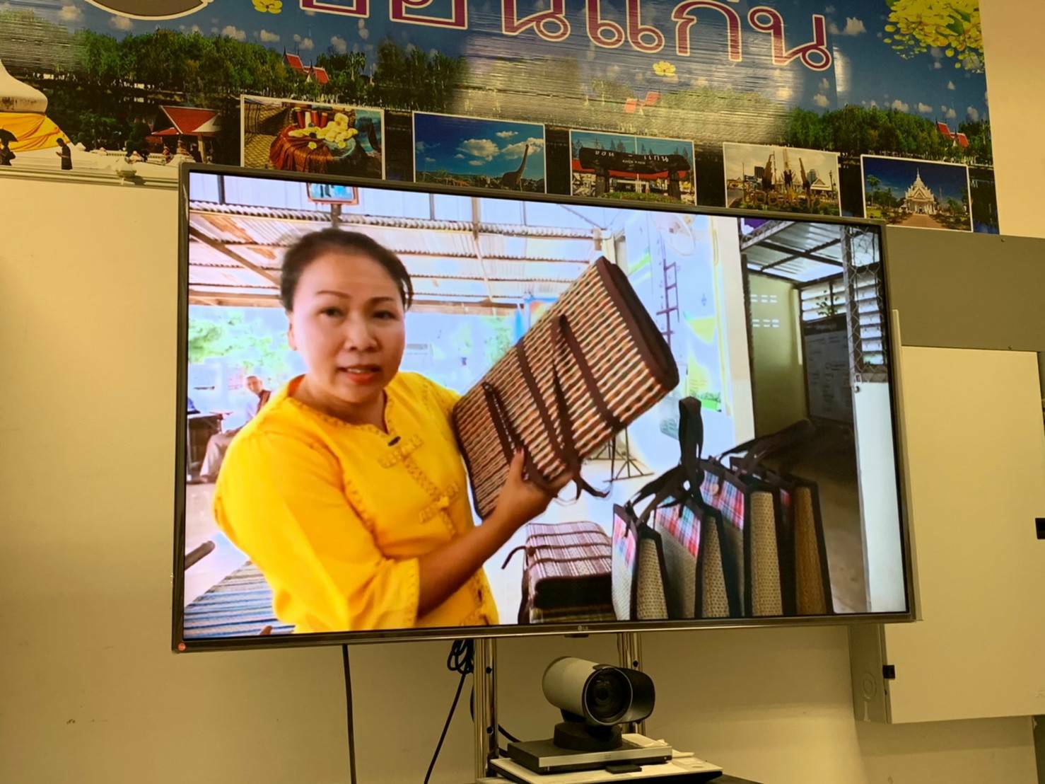 พช.ขอนแก่น : ดำเนินการคัดเลือกวีดิทัศน์ นุ่งผ้าไทย เที่ยวไปในชุมชนท่องเที่ยว OTOP นวัตวิถี ดีเด่น
