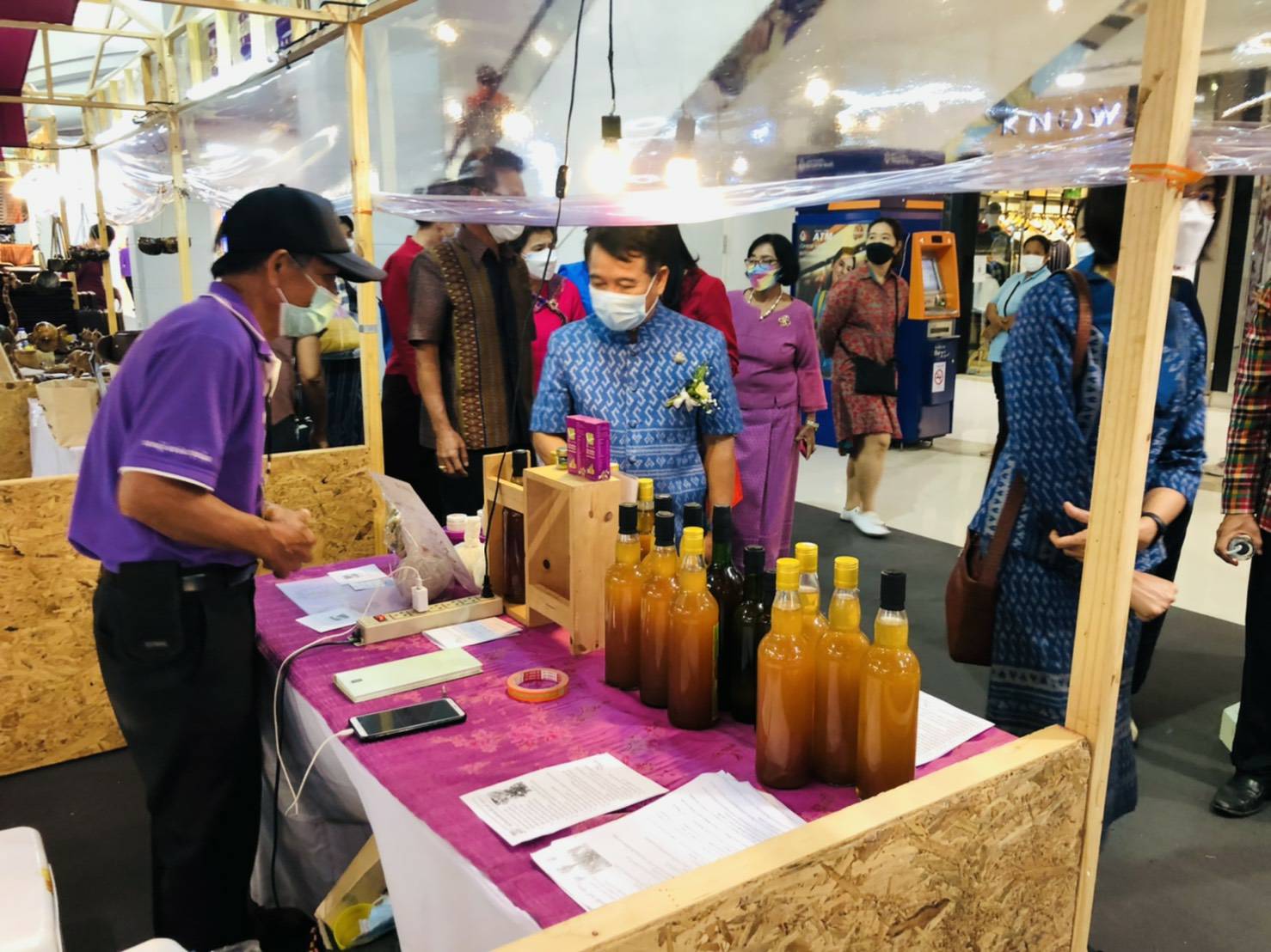 พช.ขอนแก่น : ร่วมเป็นเกียรติในพิธีเปิดโครงการตามแผนปฎิบัติราชการประจำปีของกลุ่มจังหวัดภาคตะวันออกเฉียงเหนือตอนกลาง ประจำปีงบประมาณ พ.ศ.2564 โครงการยกระดับผลิตภัณฑ์ชุมชนให้ได้มาตรฐาน กิจกรรมการจัดแสดงและจำหน่ายผลิตภัณฑ์ OTOP ภายใต้ชื่องาน “มหาสารคาม และกลุ่มร้อยแก่นสารสินธุ์”