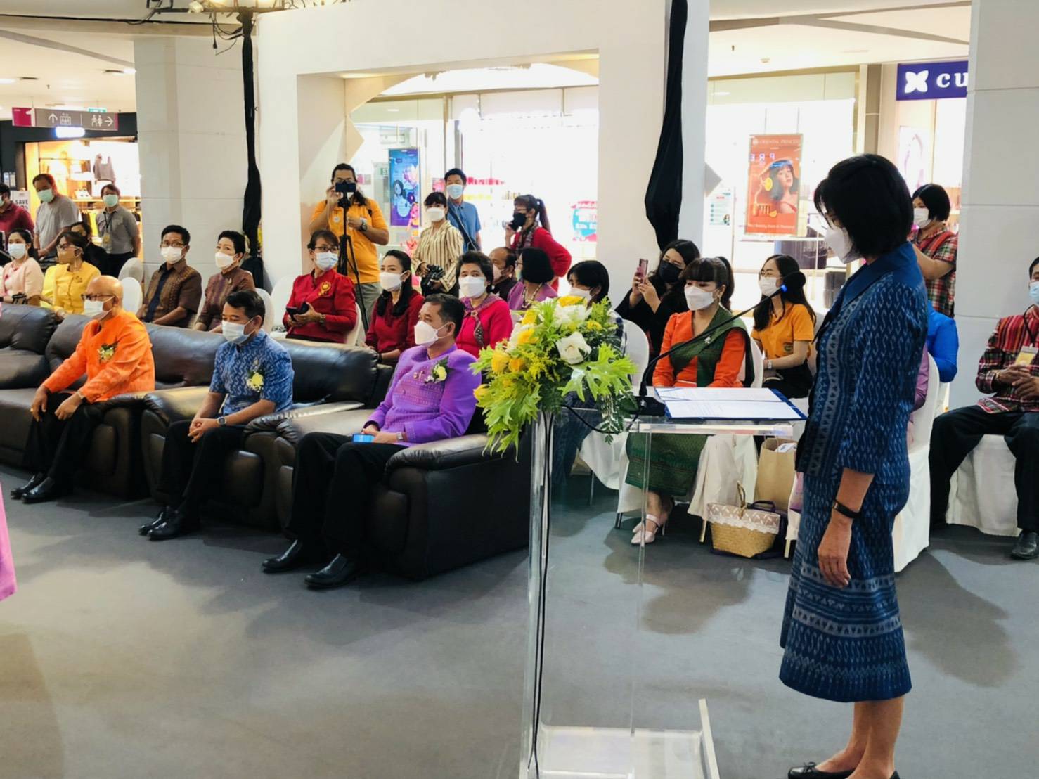 พช.ขอนแก่น : ร่วมเป็นเกียรติในพิธีเปิดโครงการตามแผนปฎิบัติราชการประจำปีของกลุ่มจังหวัดภาคตะวันออกเฉียงเหนือตอนกลาง ประจำปีงบประมาณ พ.ศ.2564 โครงการยกระดับผลิตภัณฑ์ชุมชนให้ได้มาตรฐาน กิจกรรมการจัดแสดงและจำหน่ายผลิตภัณฑ์ OTOP ภายใต้ชื่องาน “มหาสารคาม และกลุ่มร้อยแก่นสารสินธุ์”